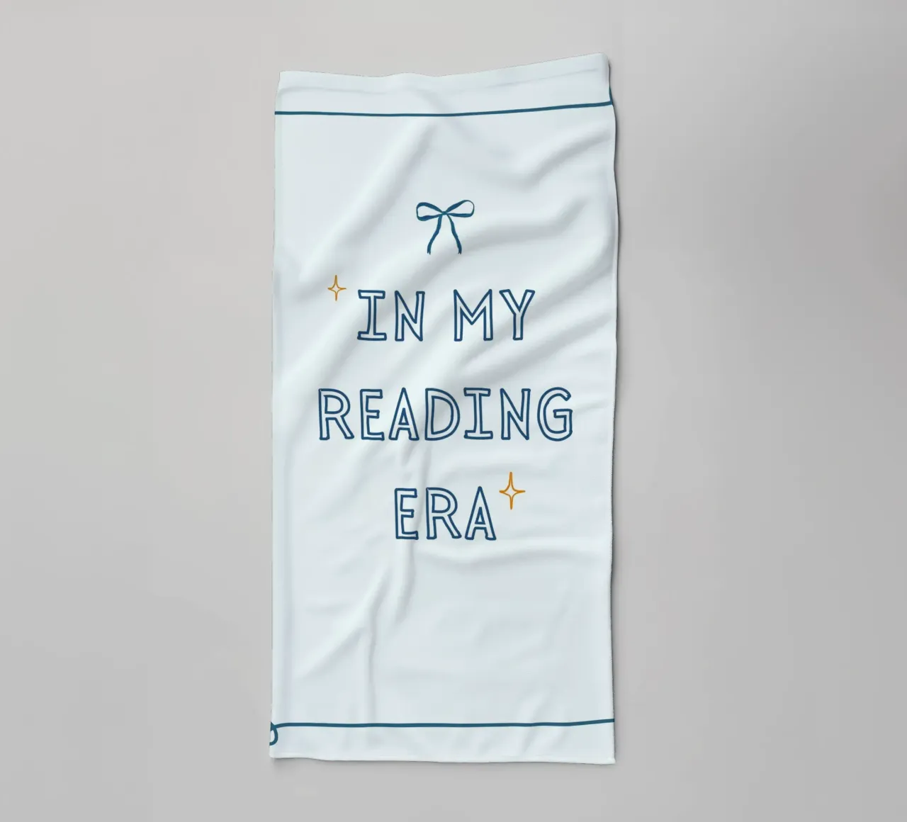 "Dans mon époque de lecture" Affiche à nœud bleu tendance serviette de bain de vintagepod