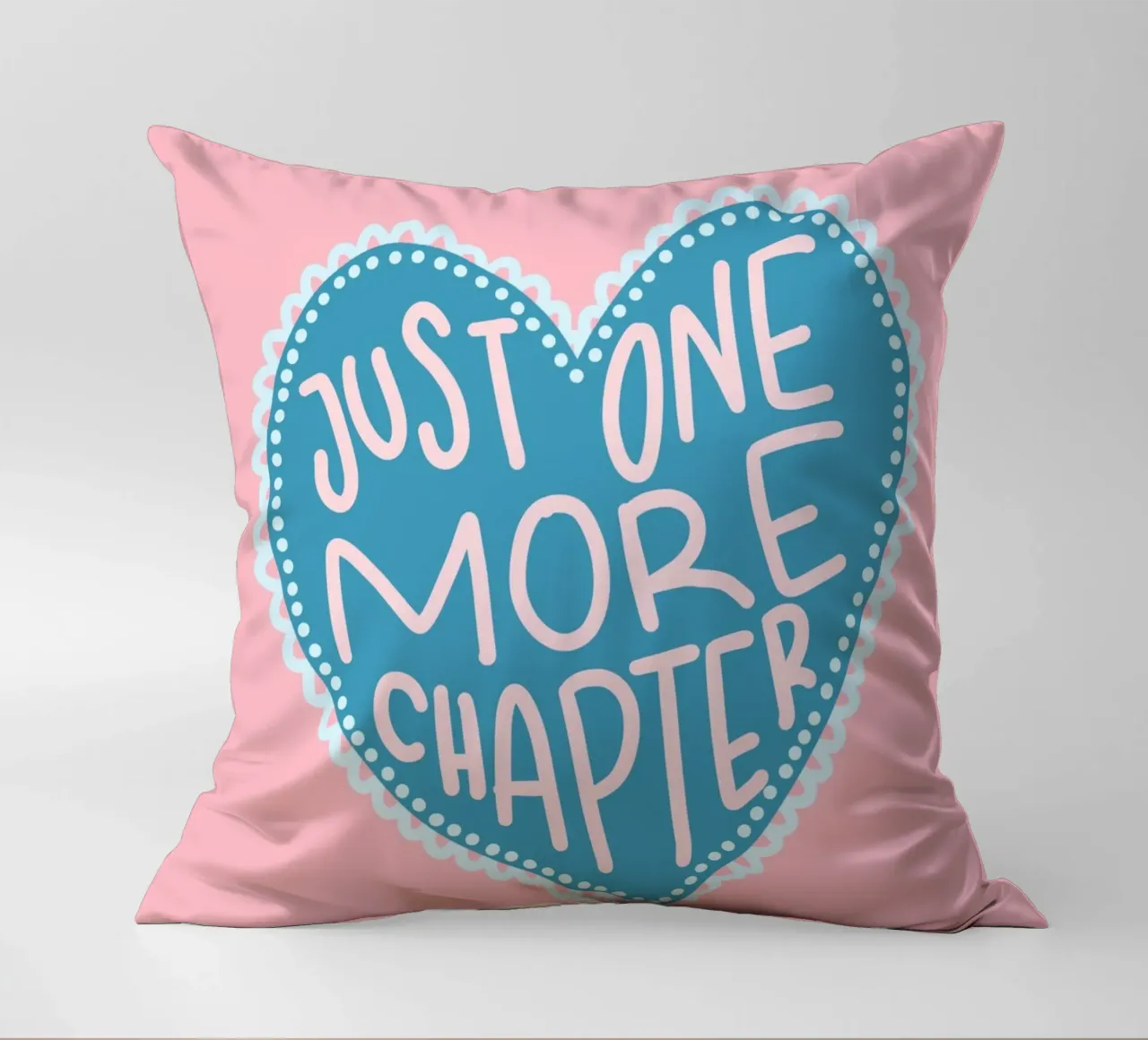 Affiche de lecture "Un chapitre de plus" en forme de cœur coussin de vintagepod