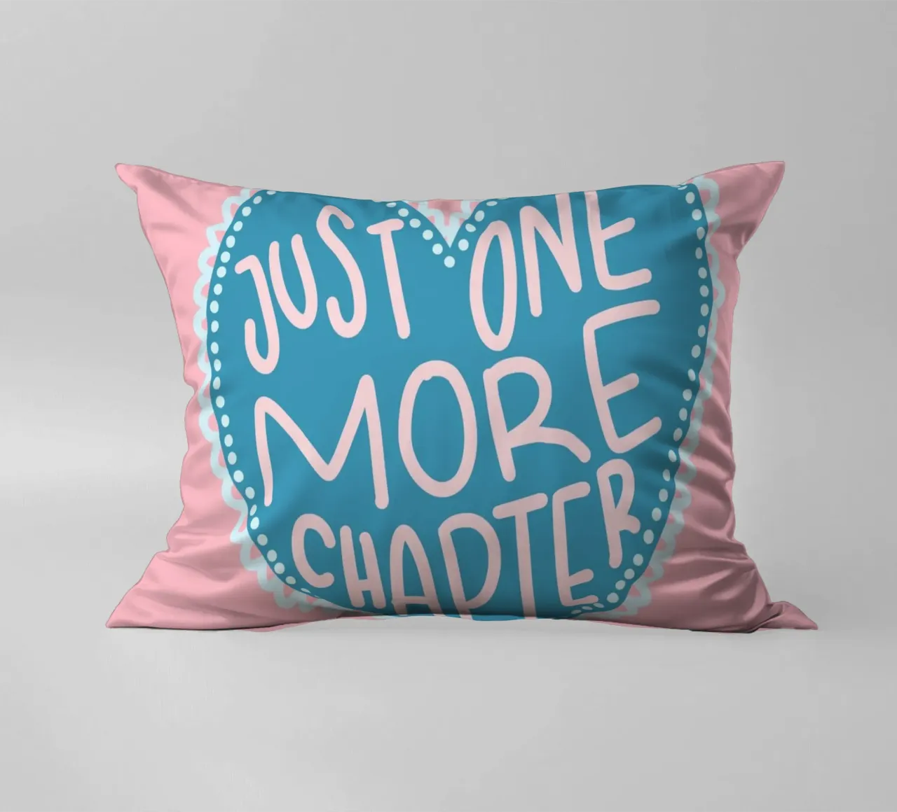 Affiche de lecture "Un chapitre de plus" en forme de cœur coussin de vintagepod