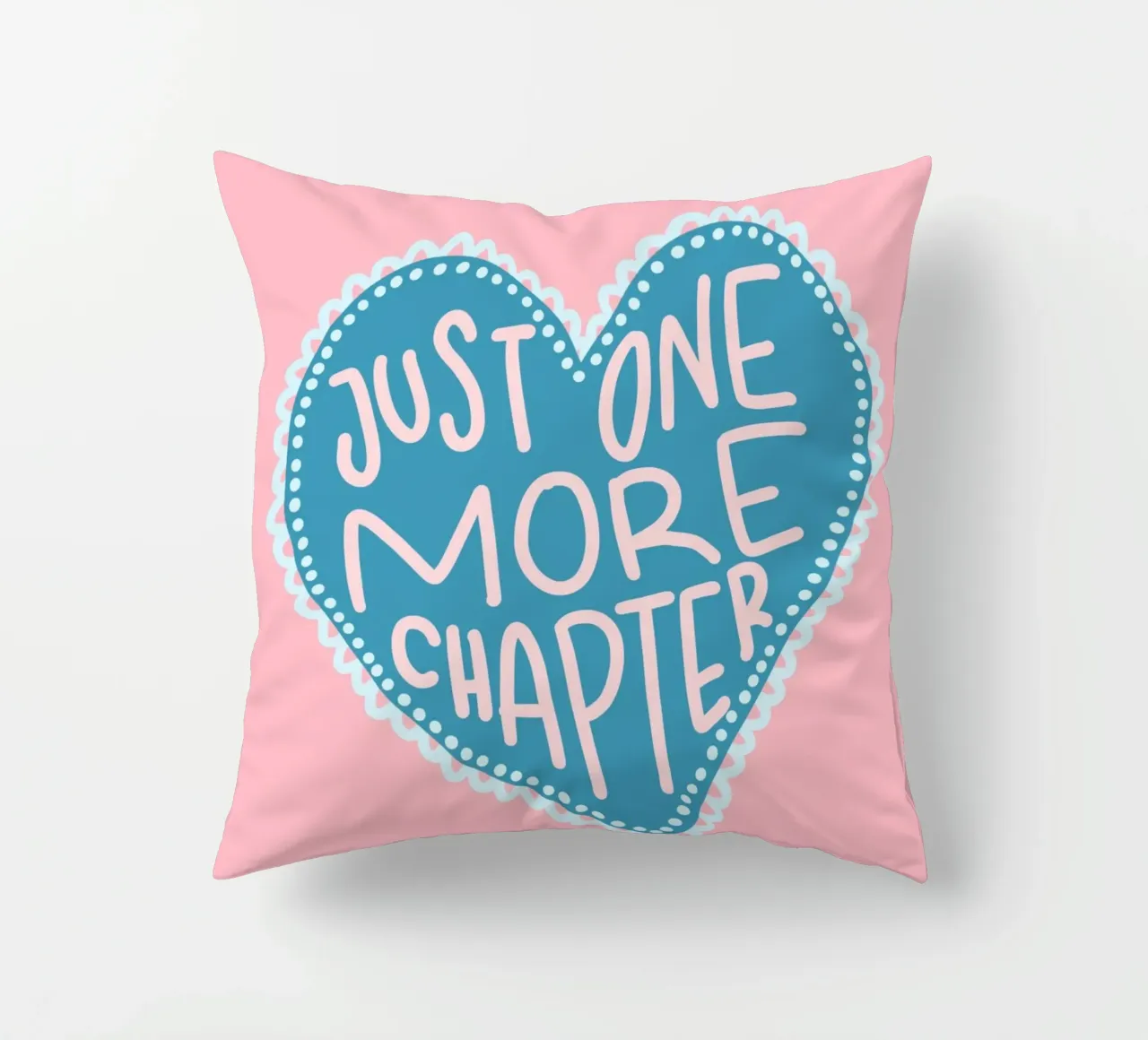 Affiche de lecture "Un chapitre de plus" en forme de cœur coussin de vintagepod