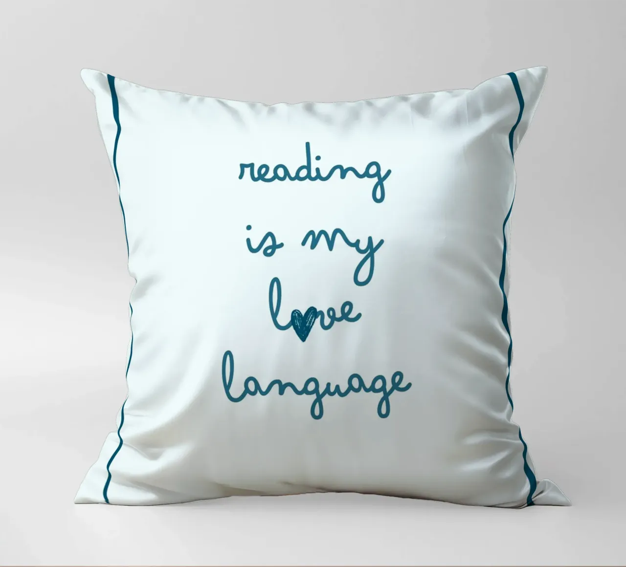 Affiche "Reading Is My Love Language" (La lecture est ma langue d'amour) avec nœud bleu coussin de vintagepod