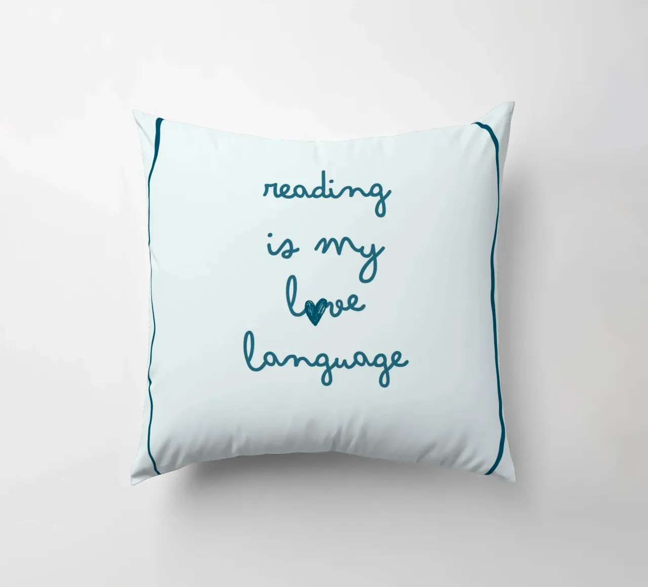 Affiche "Reading Is My Love Language" (La lecture est ma langue d'amour) avec nœud bleu coussin de vintagepod