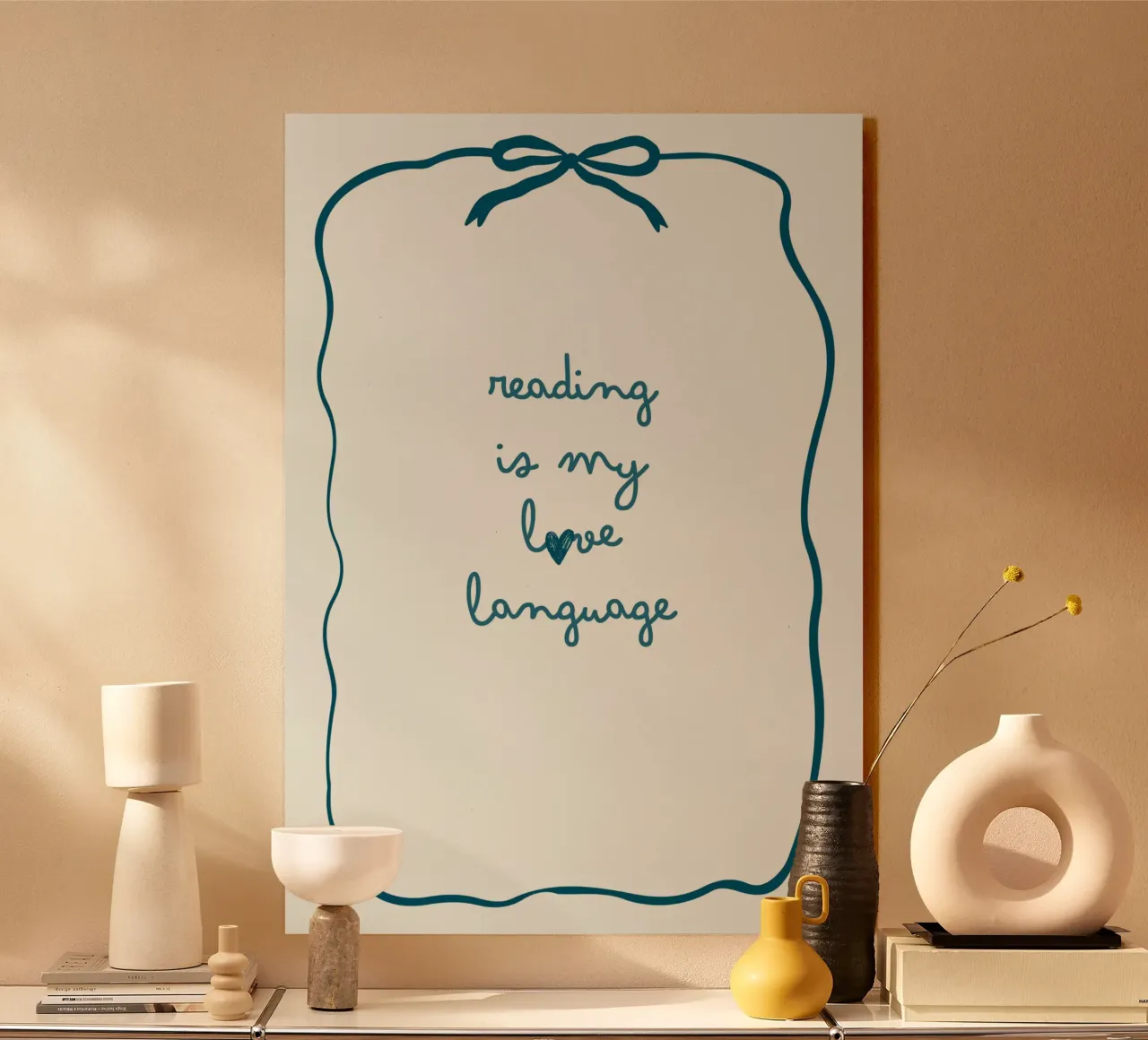 Affiche "Reading Is My Love Language" (La lecture est ma langue d'amour) avec nœud bleu plexiglas de vintagepod