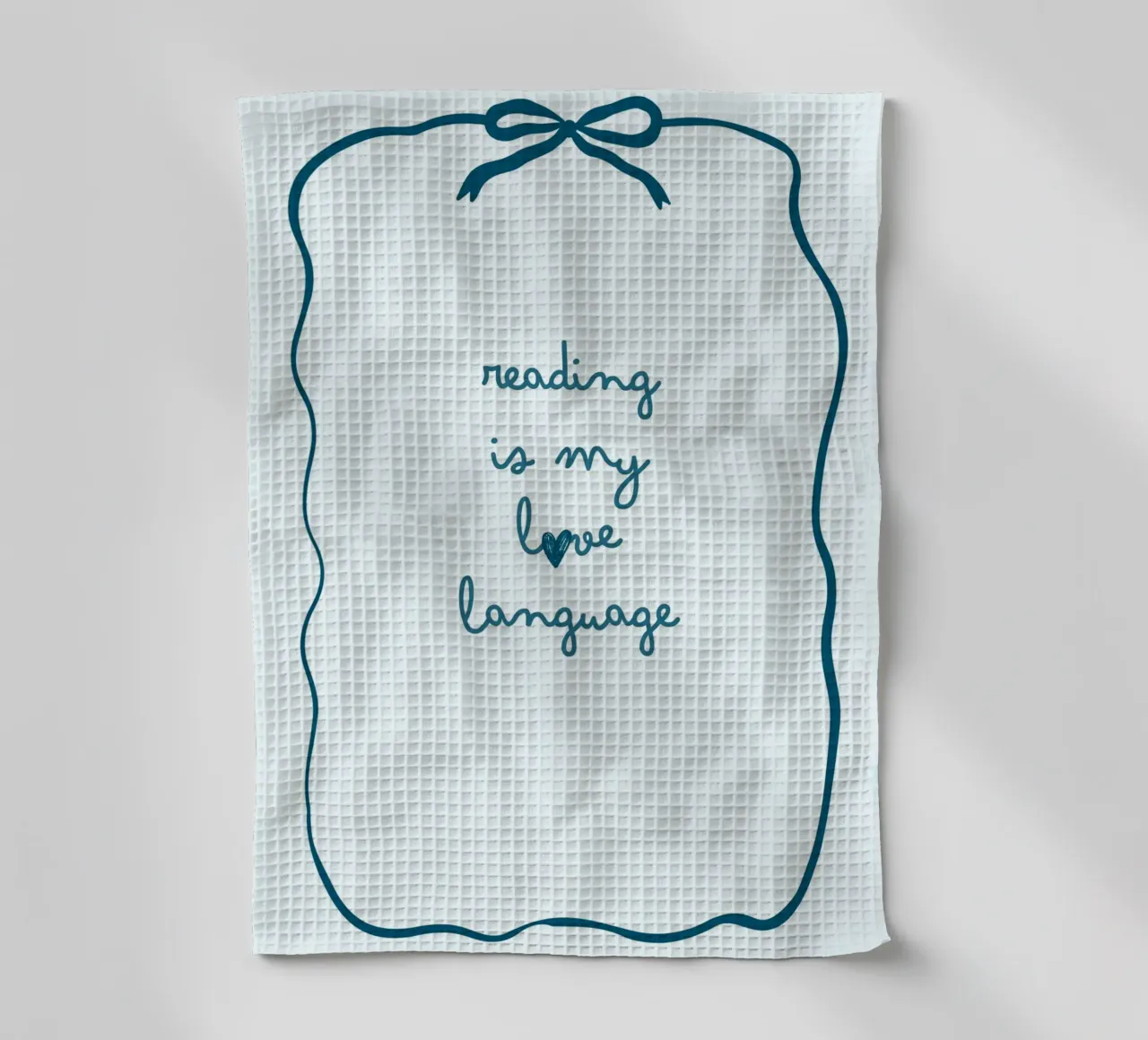 Affiche "Reading Is My Love Language" (La lecture est ma langue d'amour) avec nœud bleu torchon de vintagepod