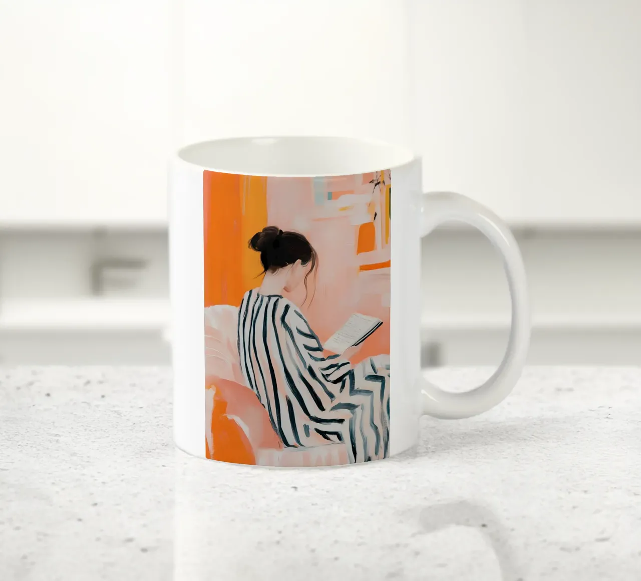 Donna che legge astratta - Serenità arancione e a righe tazza in ceramica da vintagepod