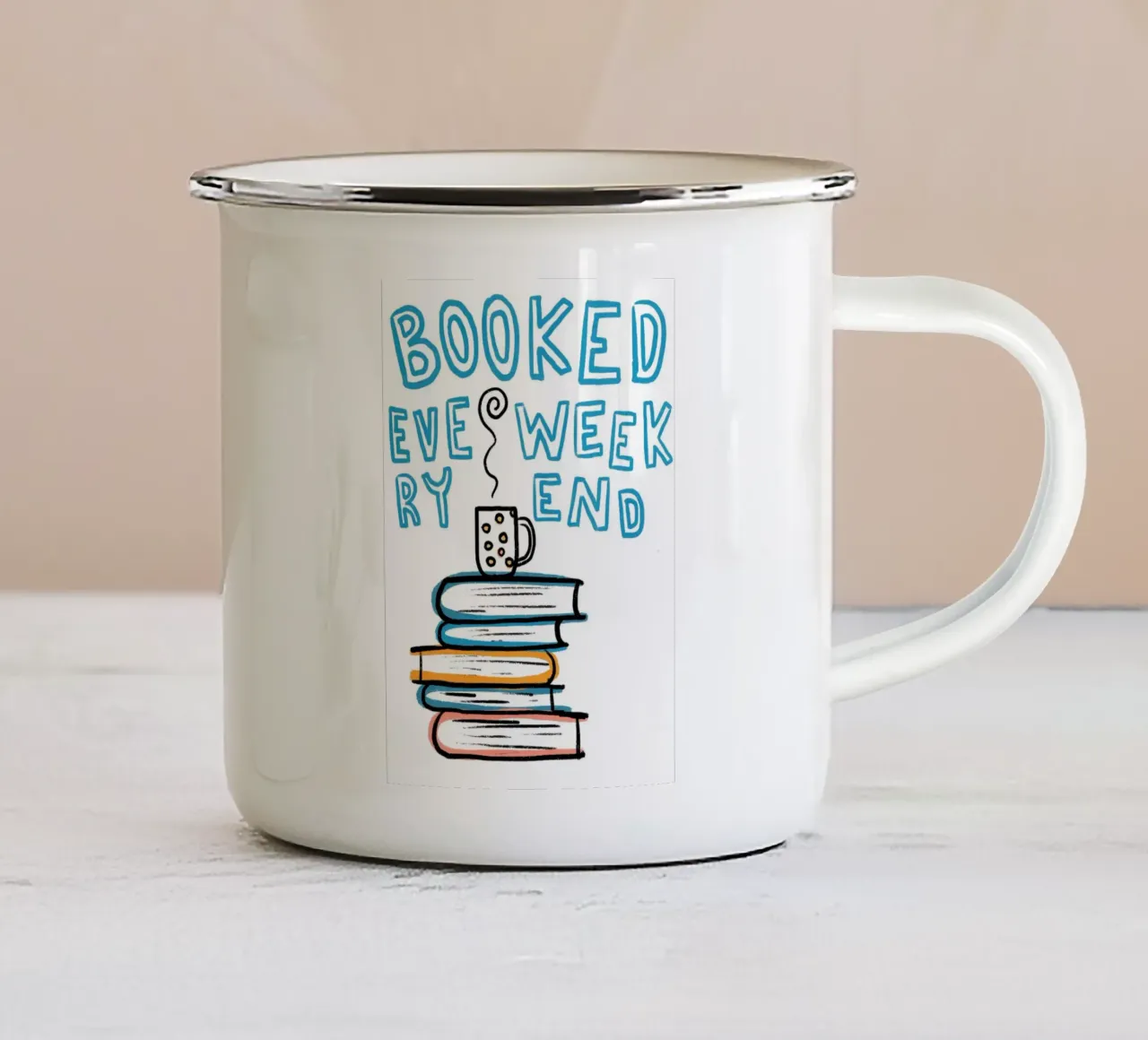 Affiche "Booked Every Weekend" pour une lecture confortable mug en émail de vintagepod