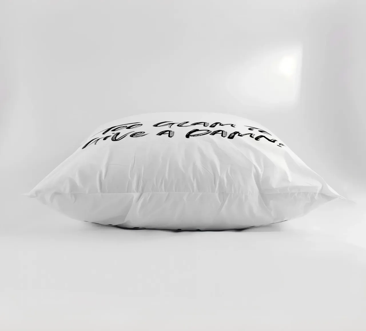 To glam to give a damn | minimalistic design cuscino da just typo