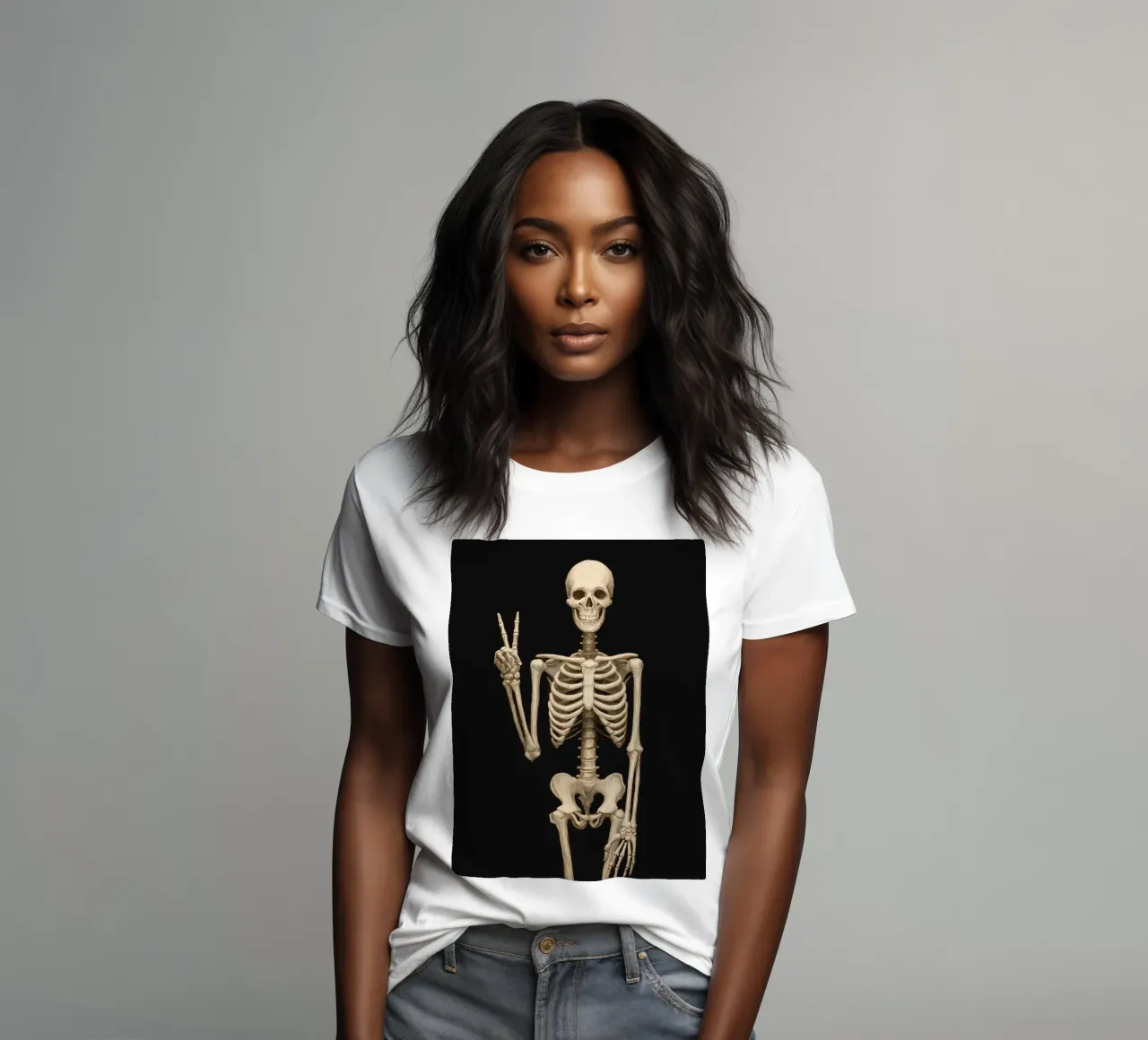 Scheletro con segno di pace t-shirt da donna da IamHomeStudio