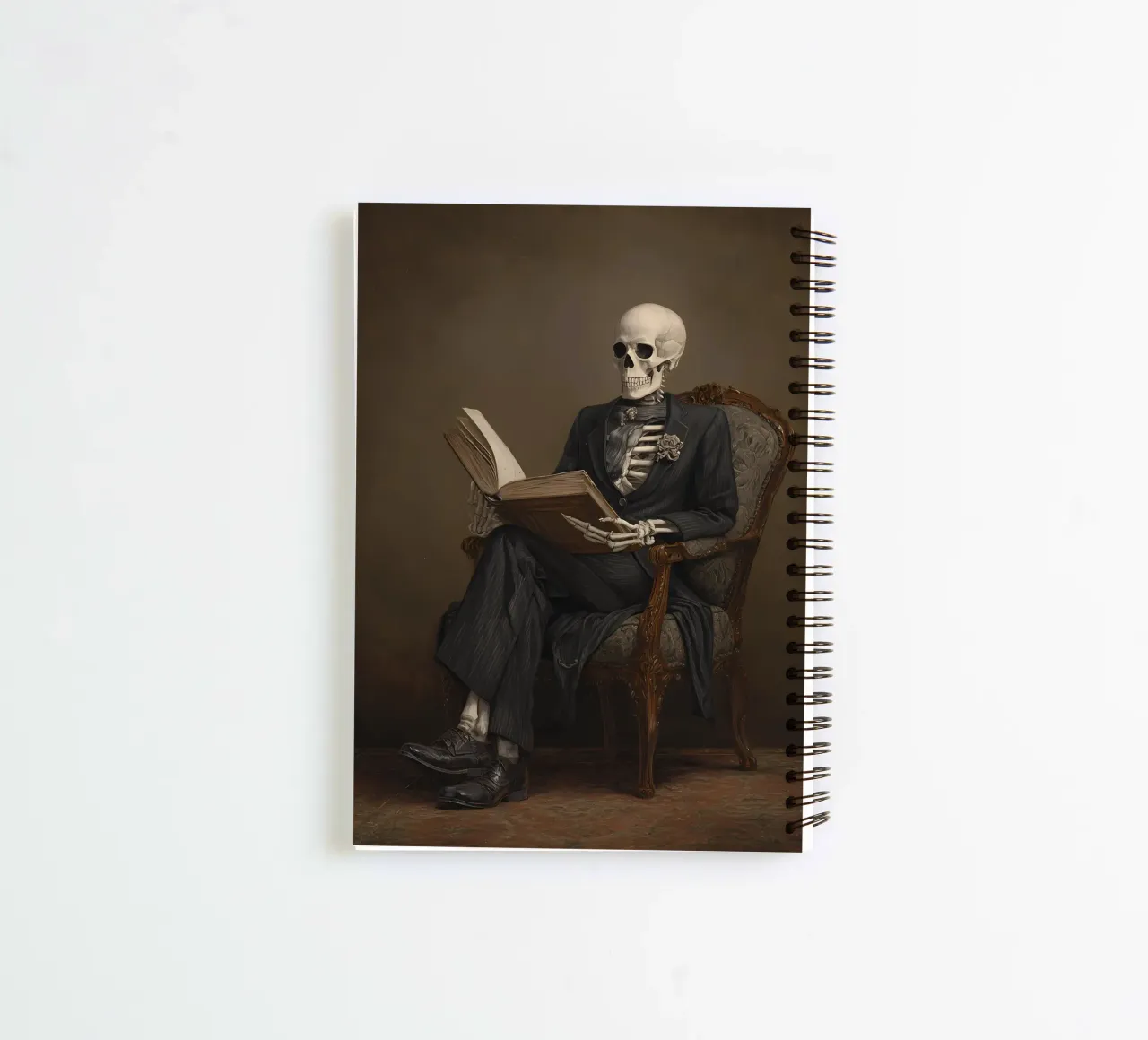 Skeleton reading a book diario ad anelli da IamHomeStudio