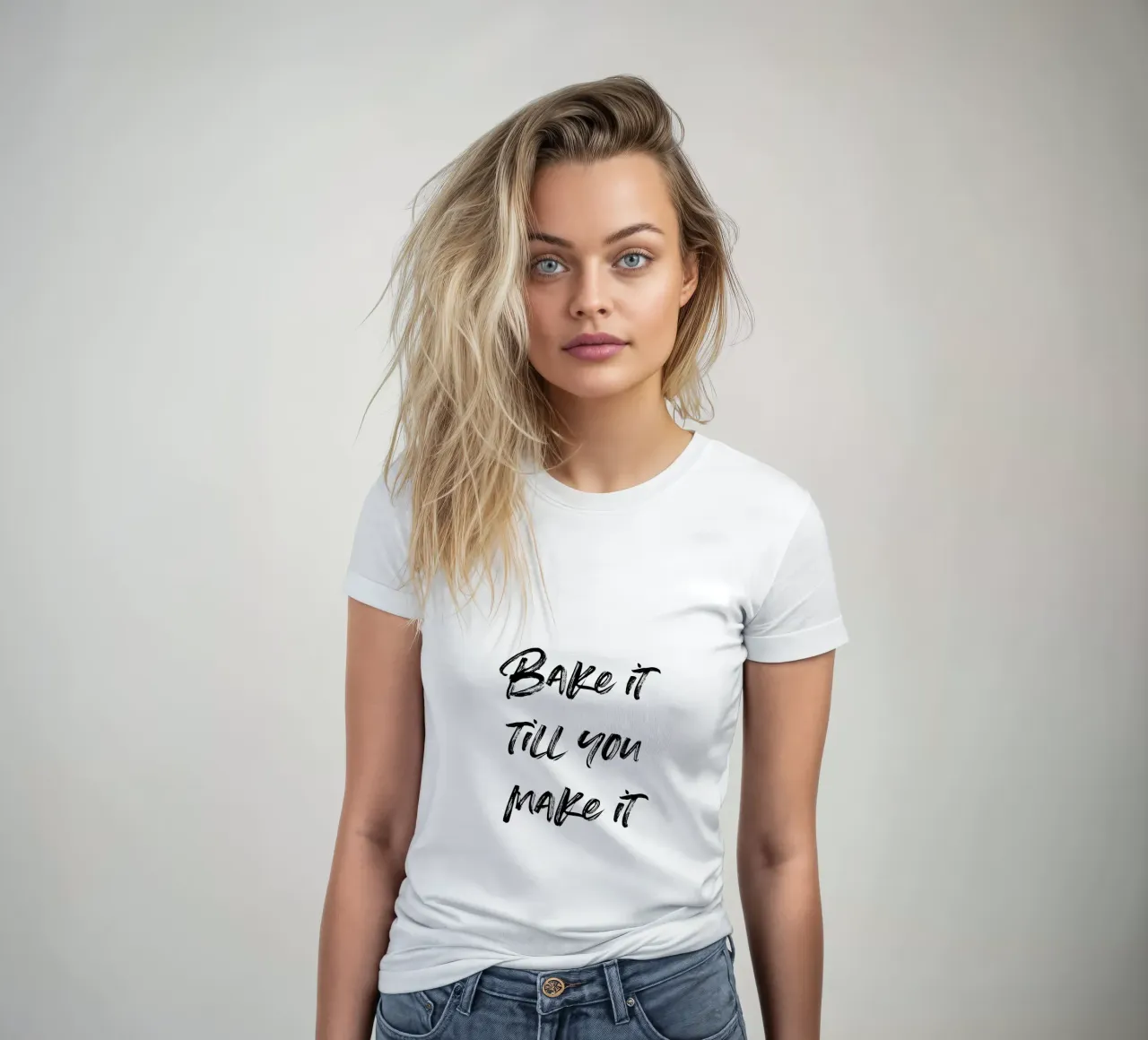 Bake it till you make it | minimalistic design t-shirt da donna da just typo