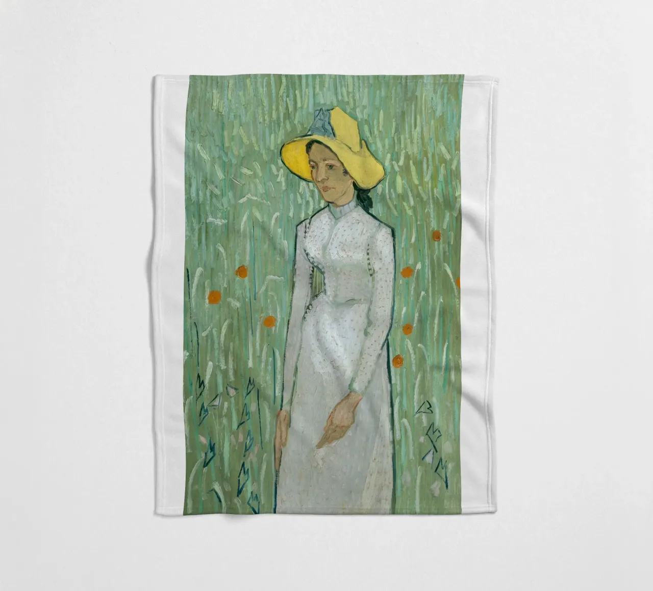 donna in abito bianco coperta in pile da cloud shop