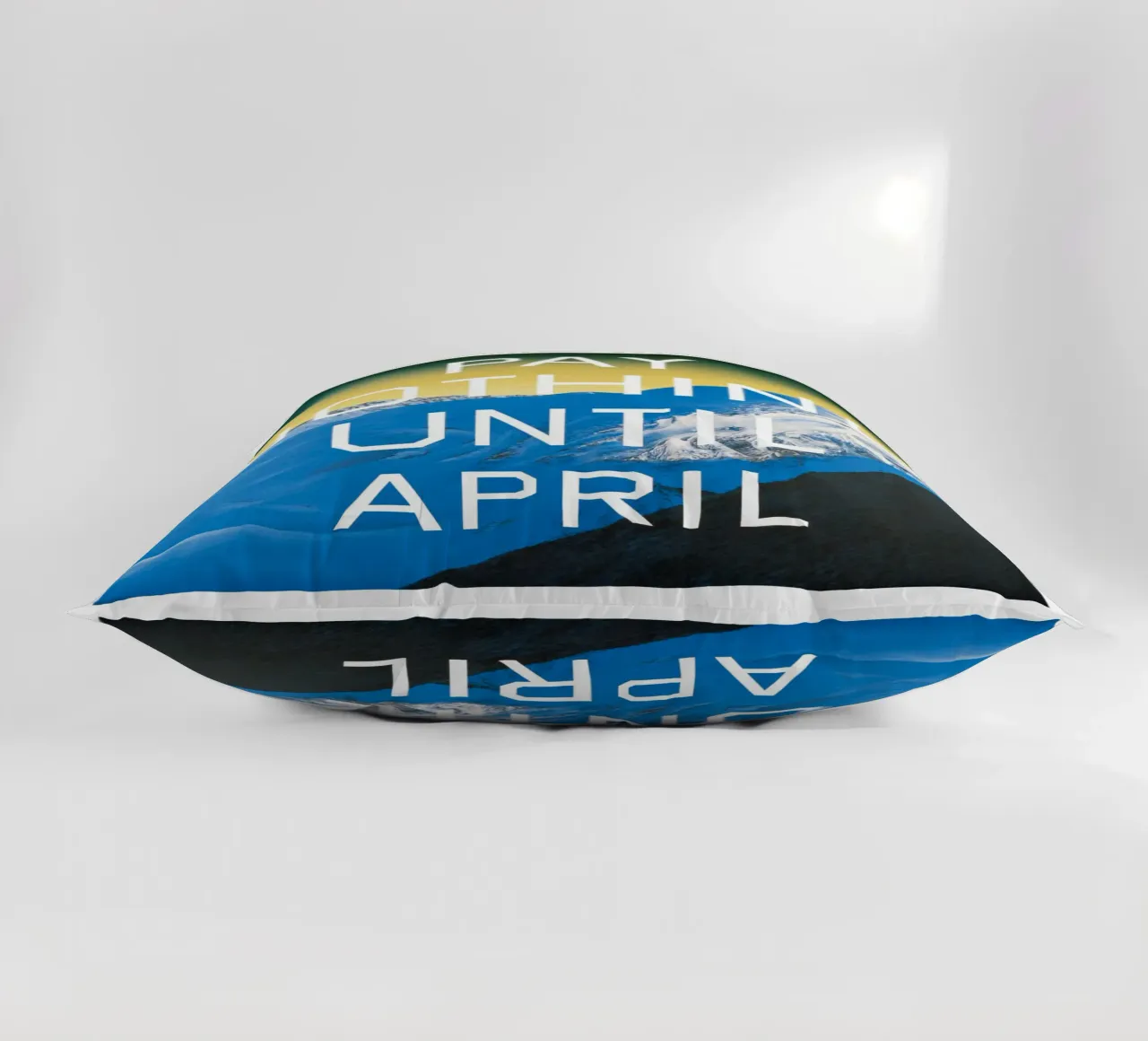 Ed Ruscha Non pagare fino ad aprile cuscino da Marcobarshop