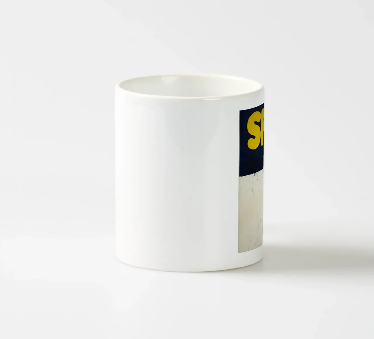 Nave razzo piena di spam di Ed Ruscha tazza in ceramica da Marcobarshop
