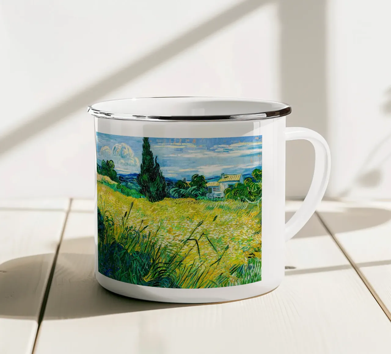 Campo di grano verde con cipresso 1889 tazza in smalto da ValerieArt