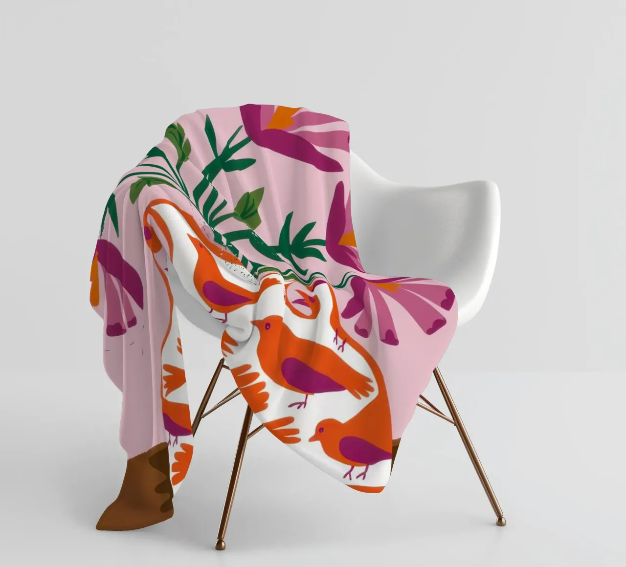 Mohnblumen in einer gemusterten Vase Fleecedecke von Flock Reverie
