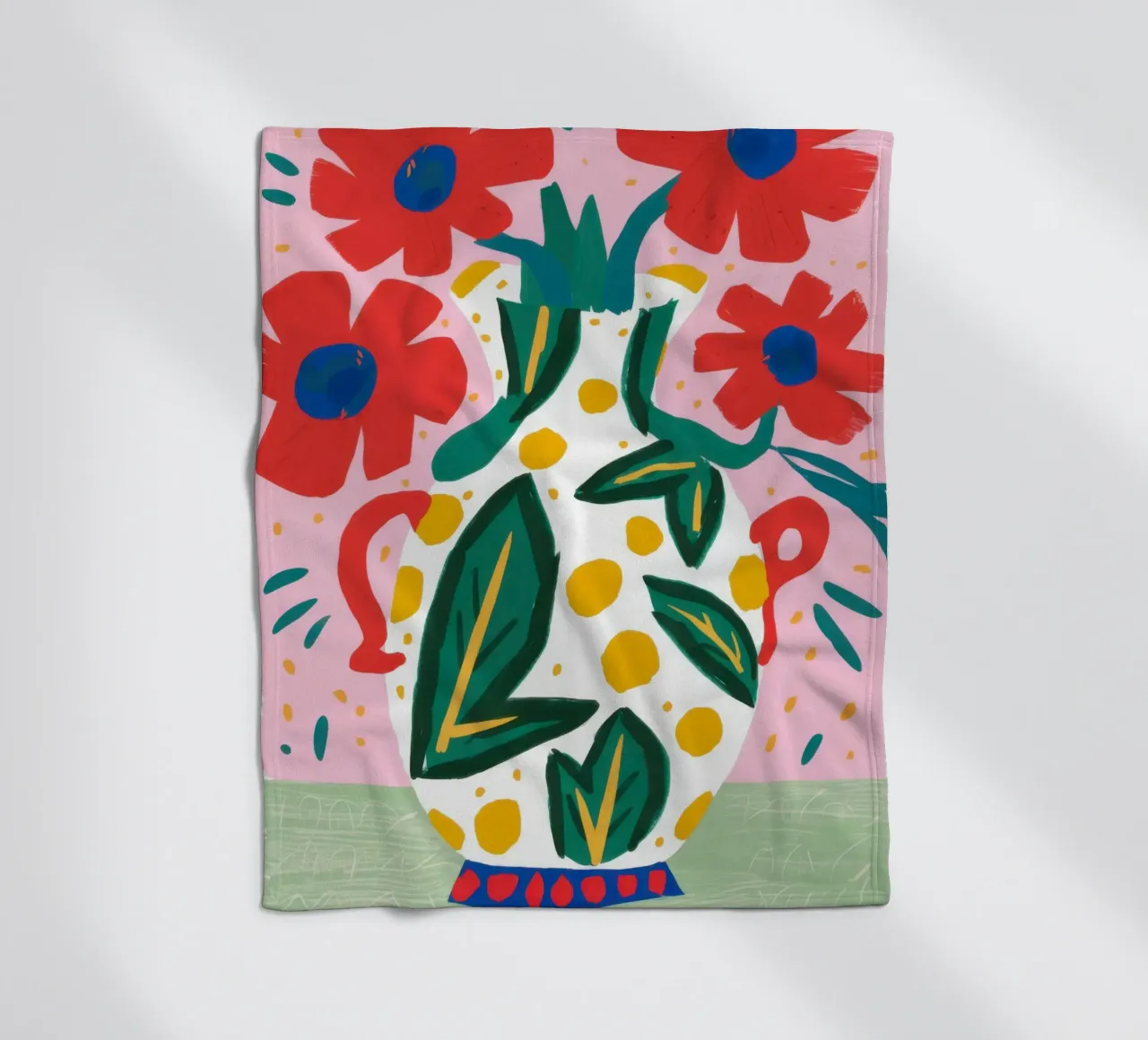 Mohnblumen in einer verzierten Vase Fleecedecke von Flock Reverie