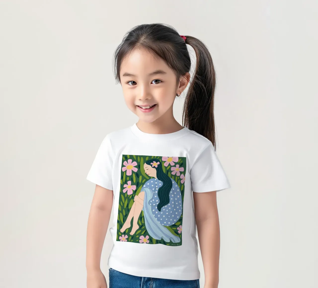 Ragazza in un campo di margherite t-shirt bambini da Flock Reverie