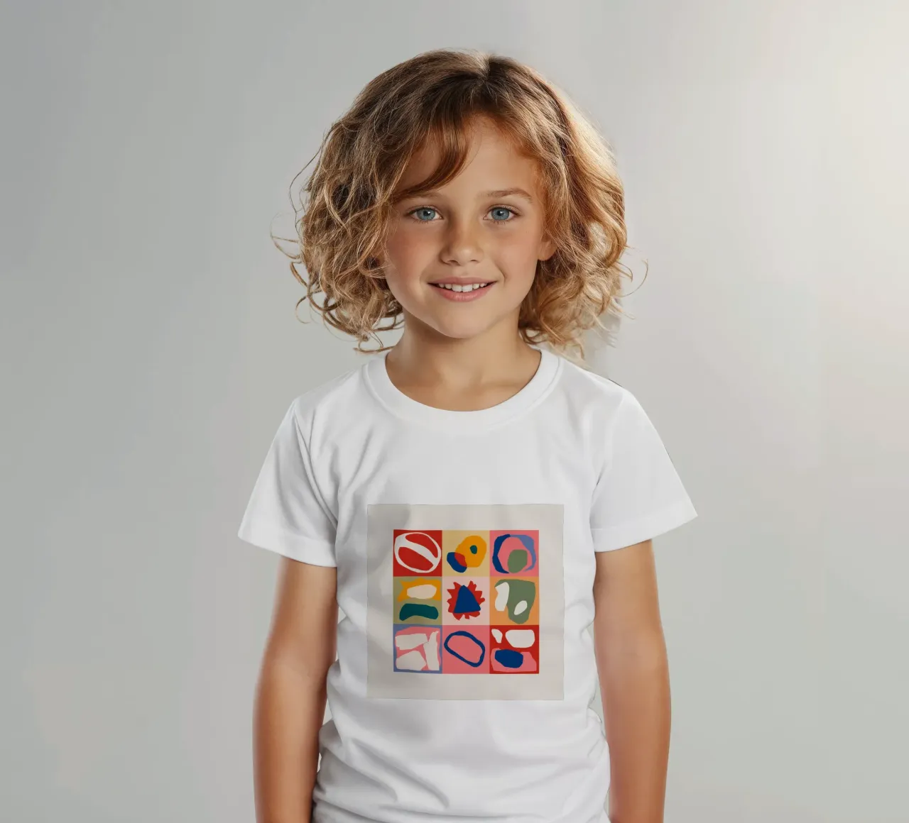 Speelse vormen patchwork kinder t-shirt van Prism Ritual