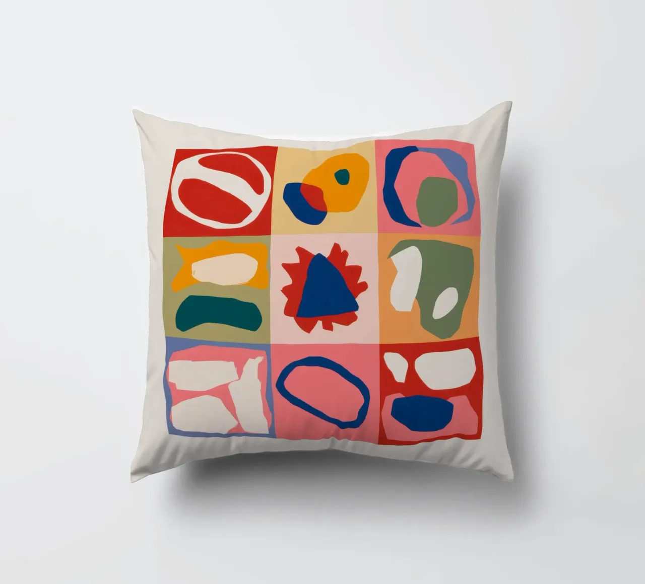 Patchwork di forme giocose cuscino da Prism Ritual