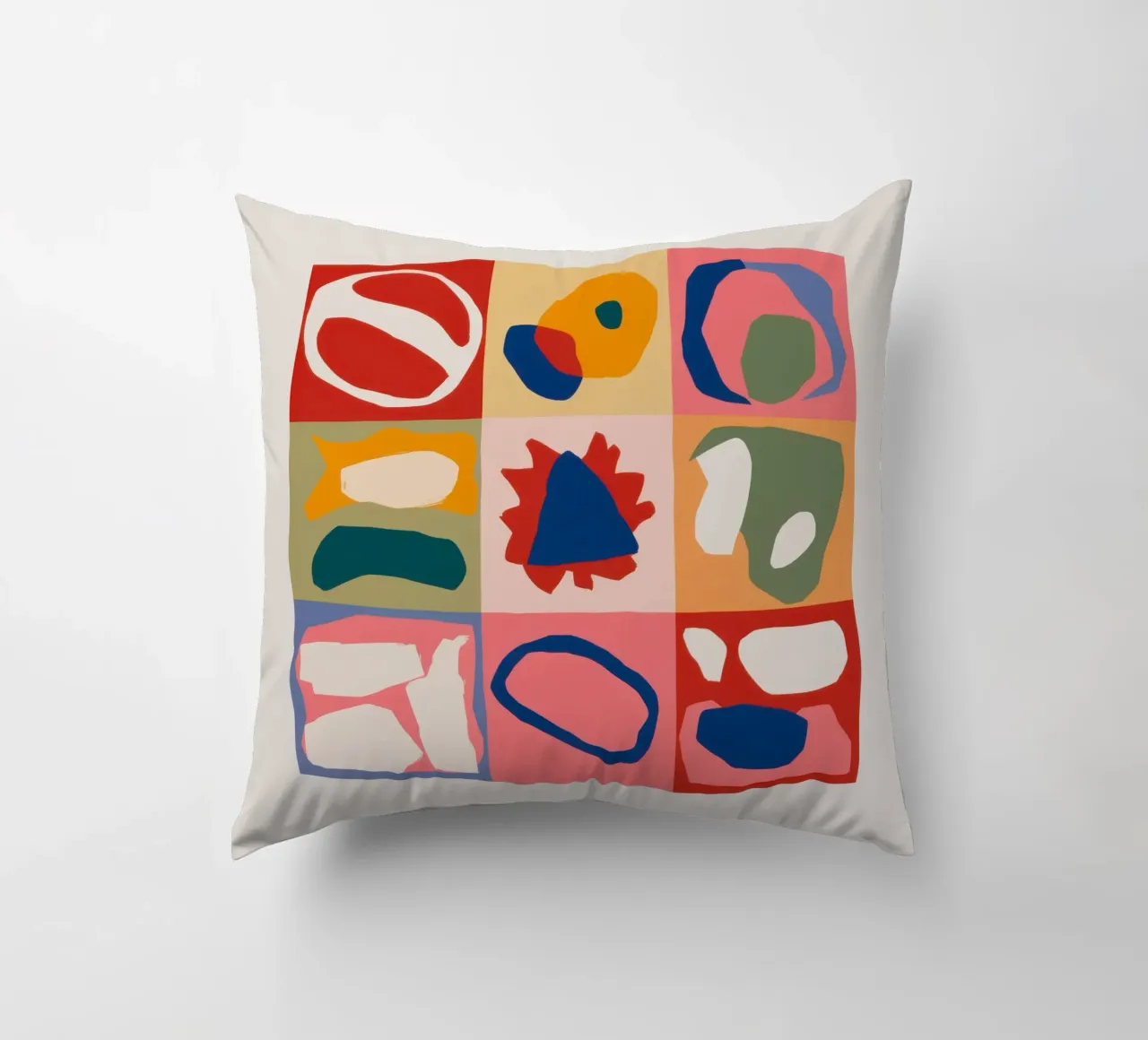 Patchwork di forme giocose cuscino da Prism Ritual