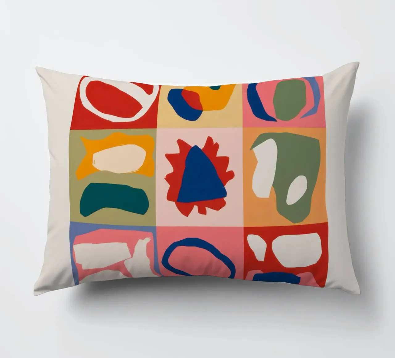 Patchwork di forme giocose cuscino da Prism Ritual