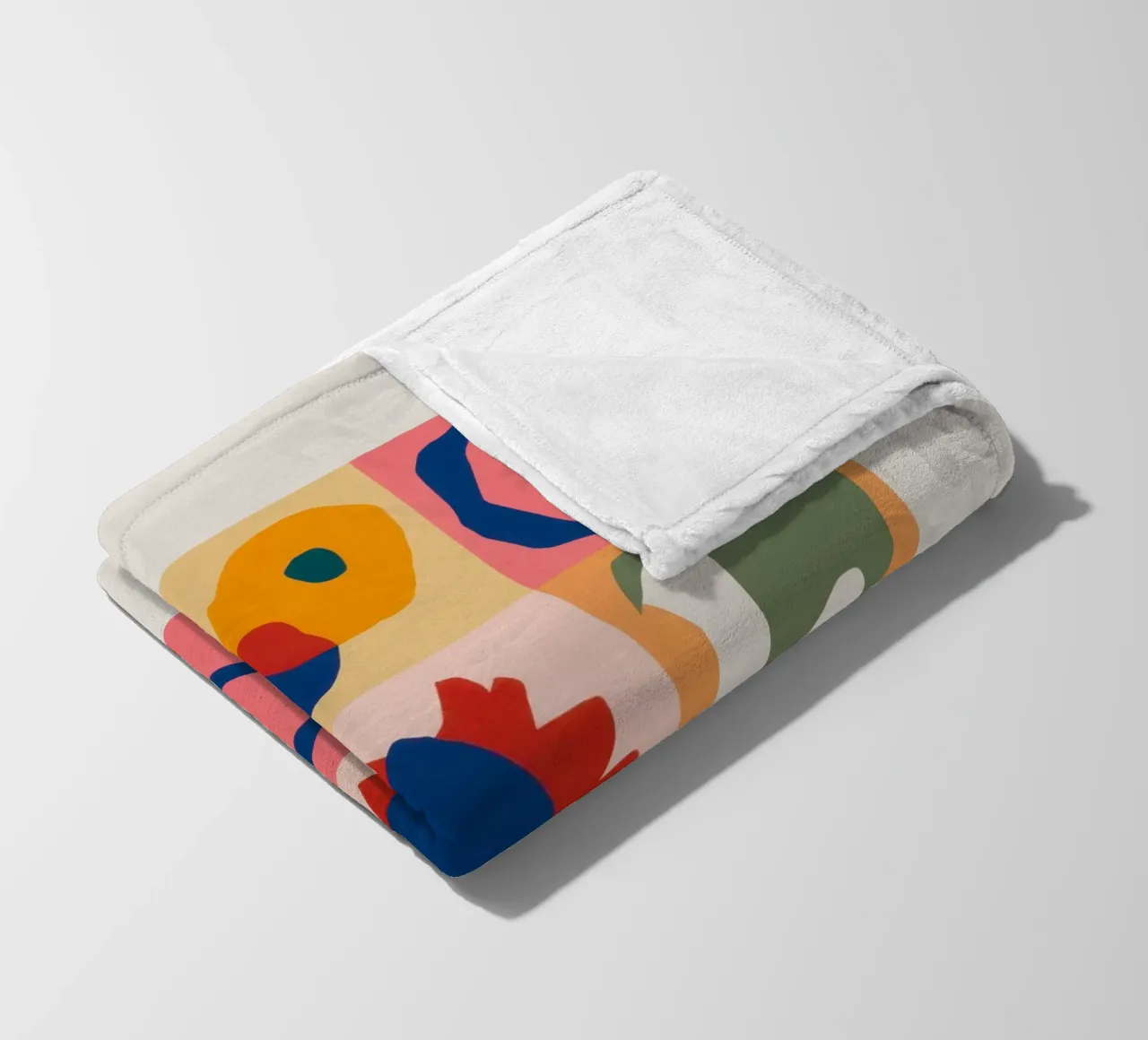 Patchwork di forme giocose coperta in pile da Prism Ritual