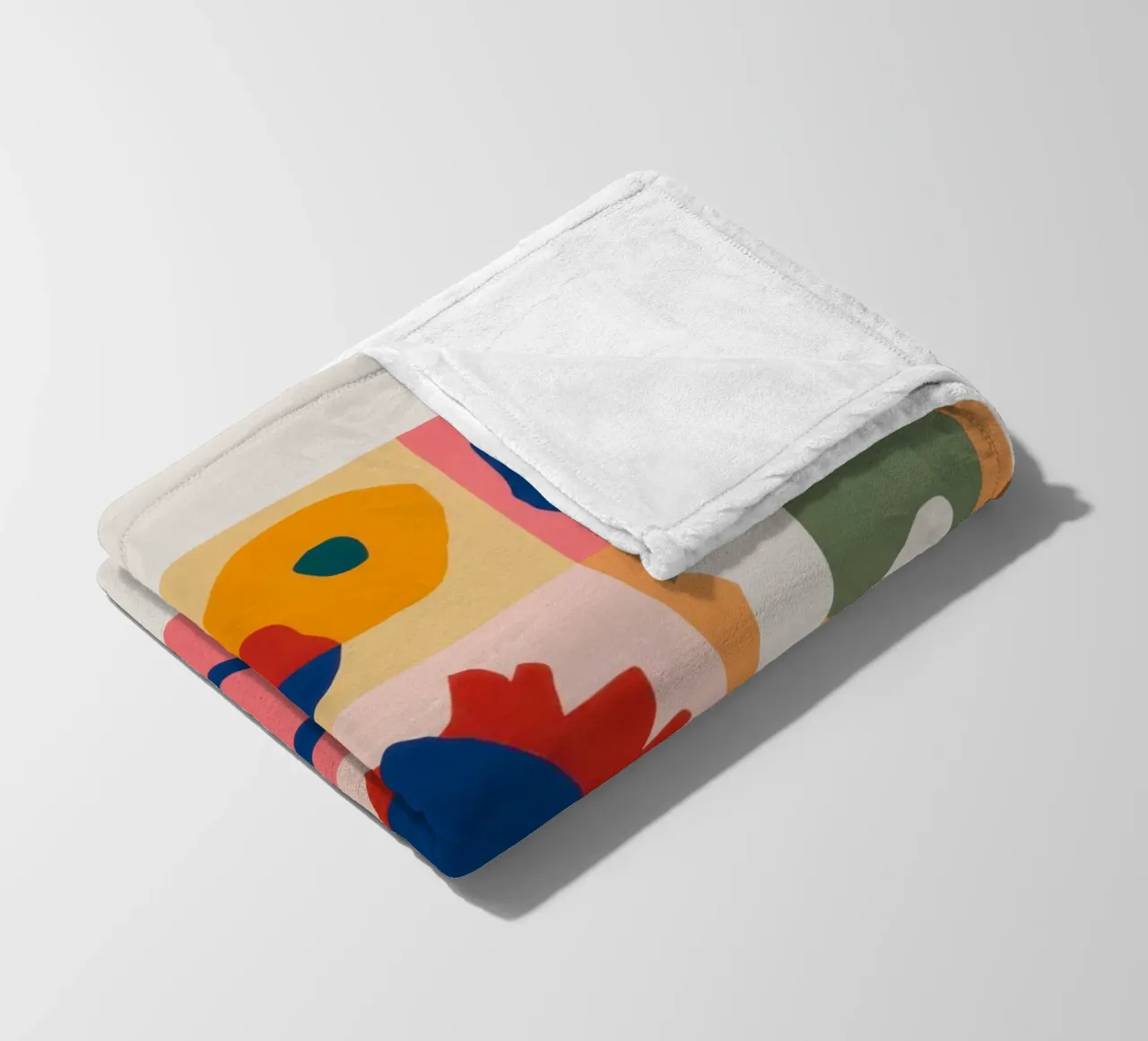 Patchwork di forme giocose coperta in pile da Prism Ritual