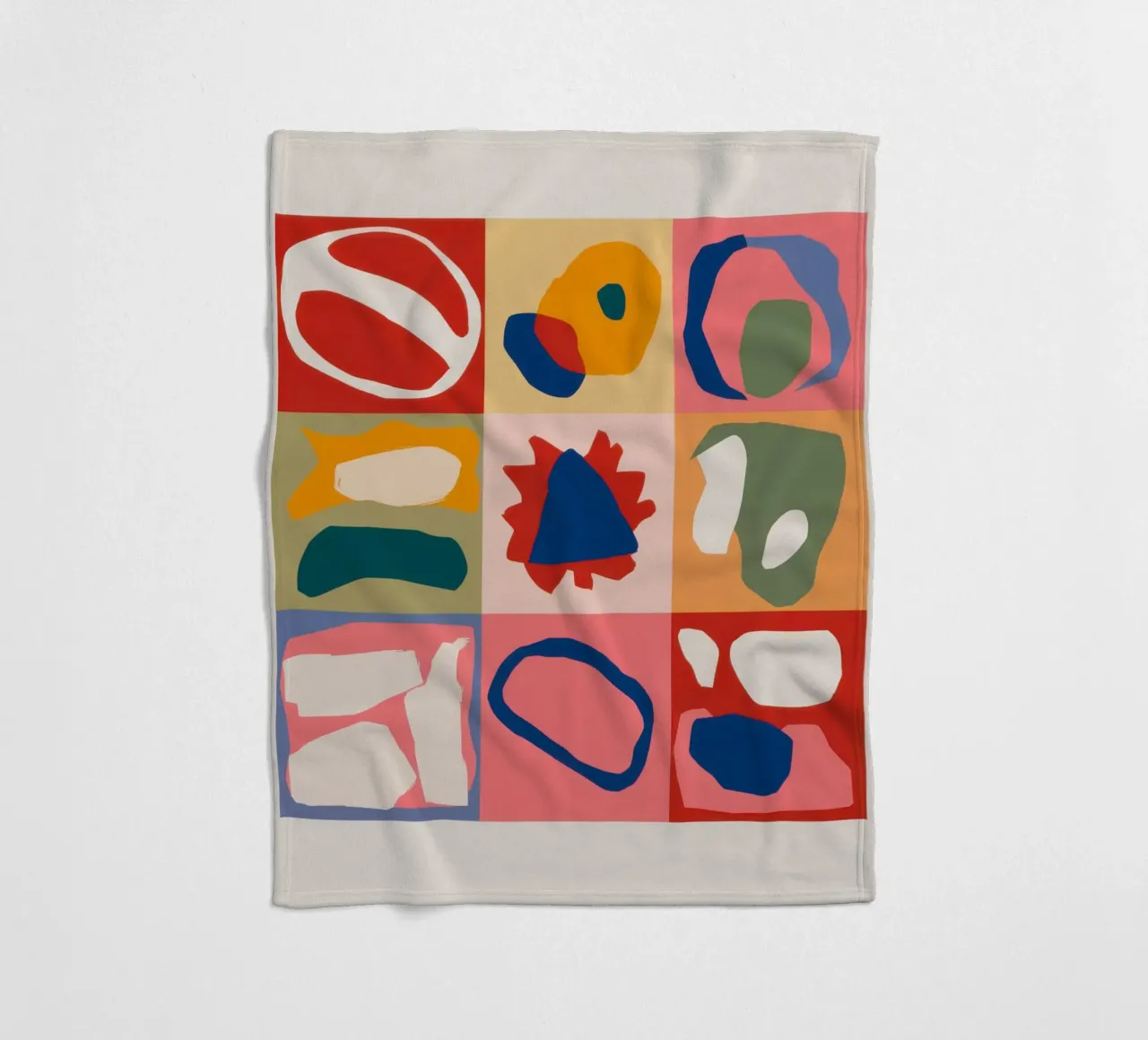 Patchwork di forme giocose coperta in pile da Prism Ritual