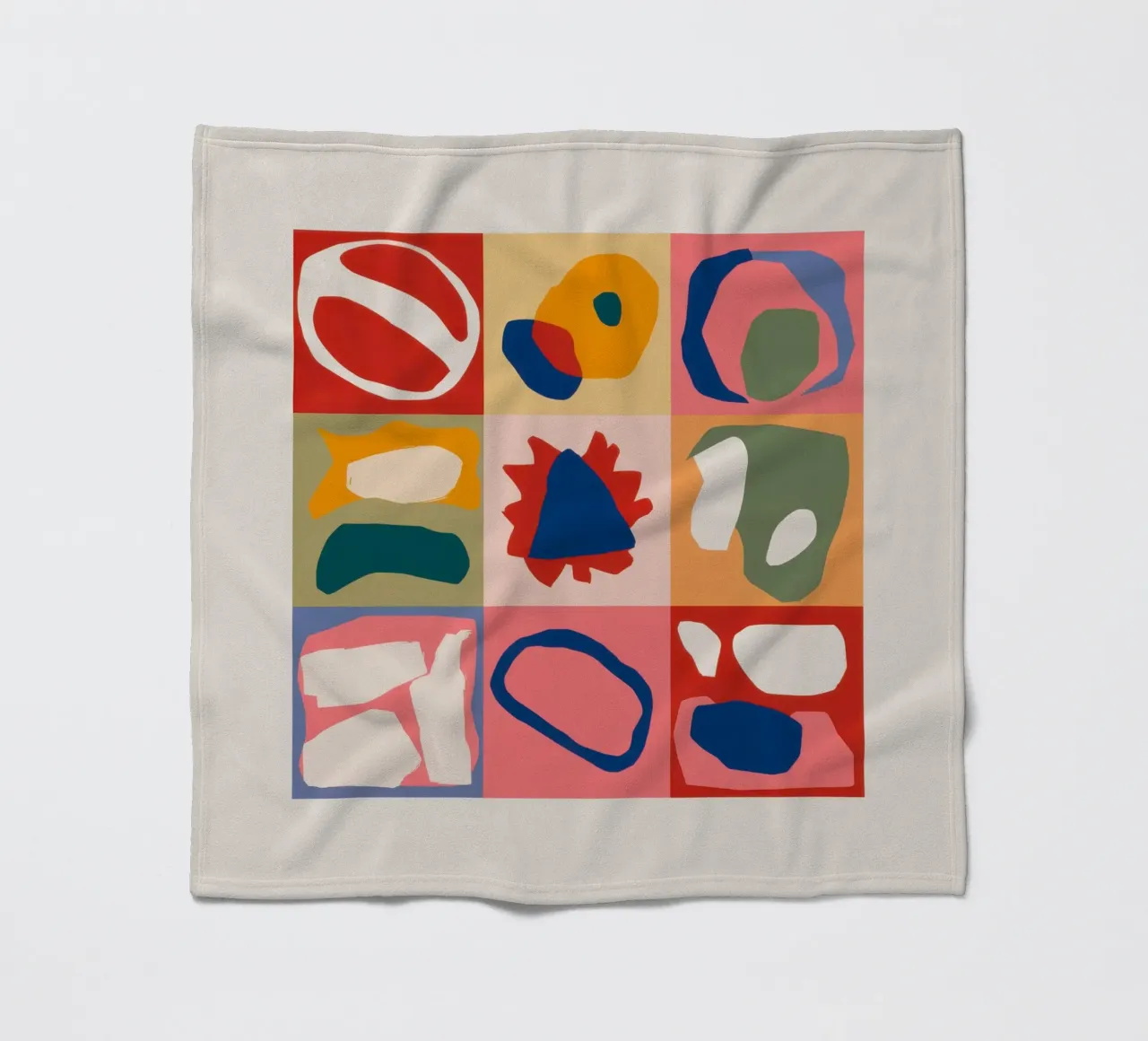 Patchwork di forme giocose coperta in pile da Prism Ritual