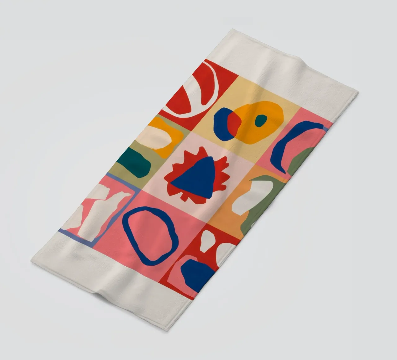 Patchwork di forme giocose telo mare da Prism Ritual