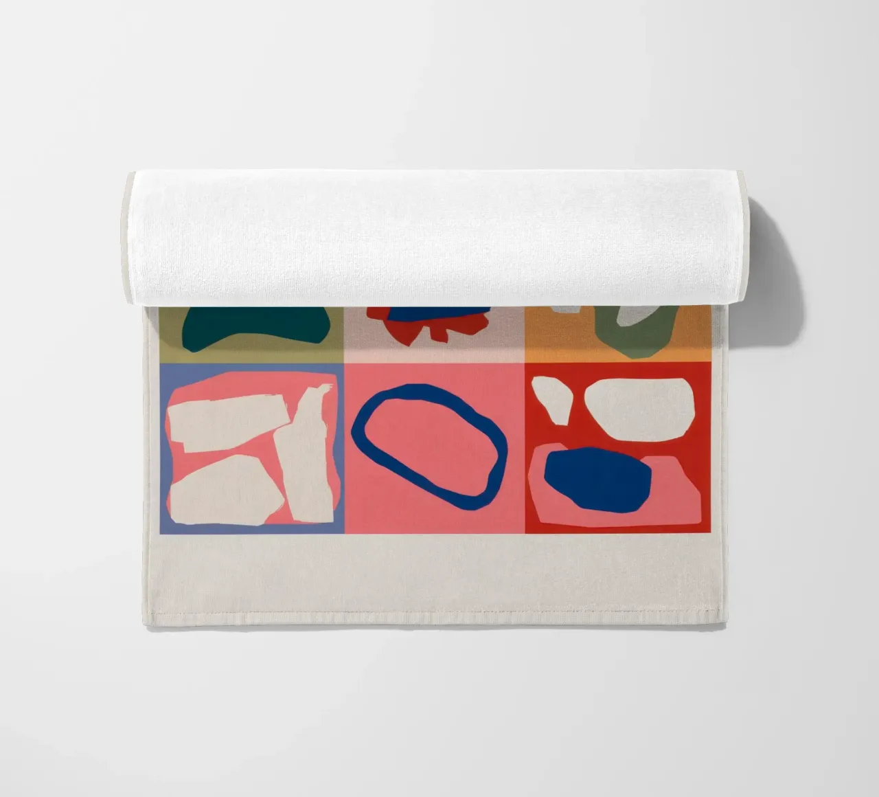 Patchwork di forme giocose telo mare da Prism Ritual