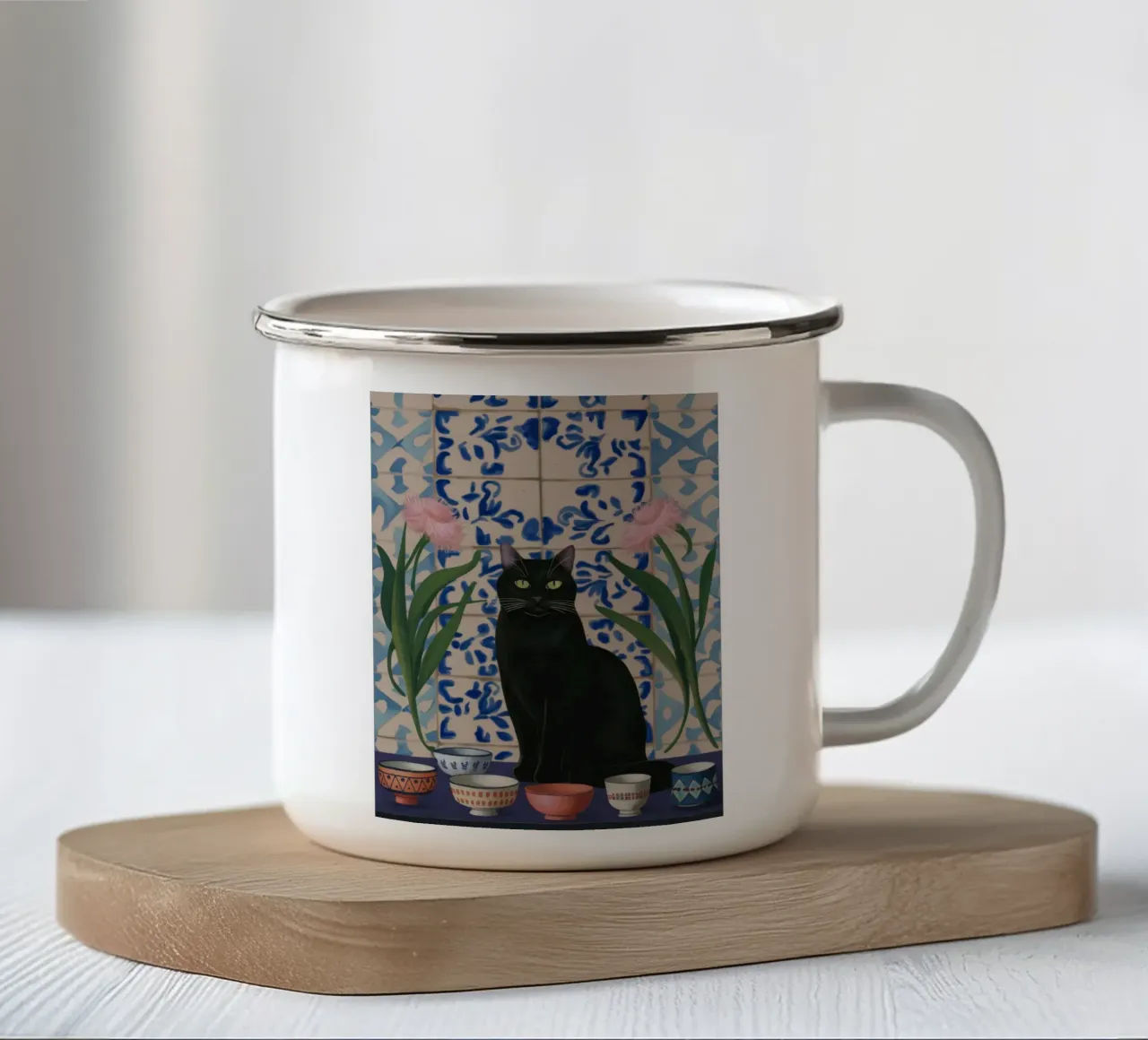 Gatto nero, notte floreale tazza in smalto da Flock Reverie
