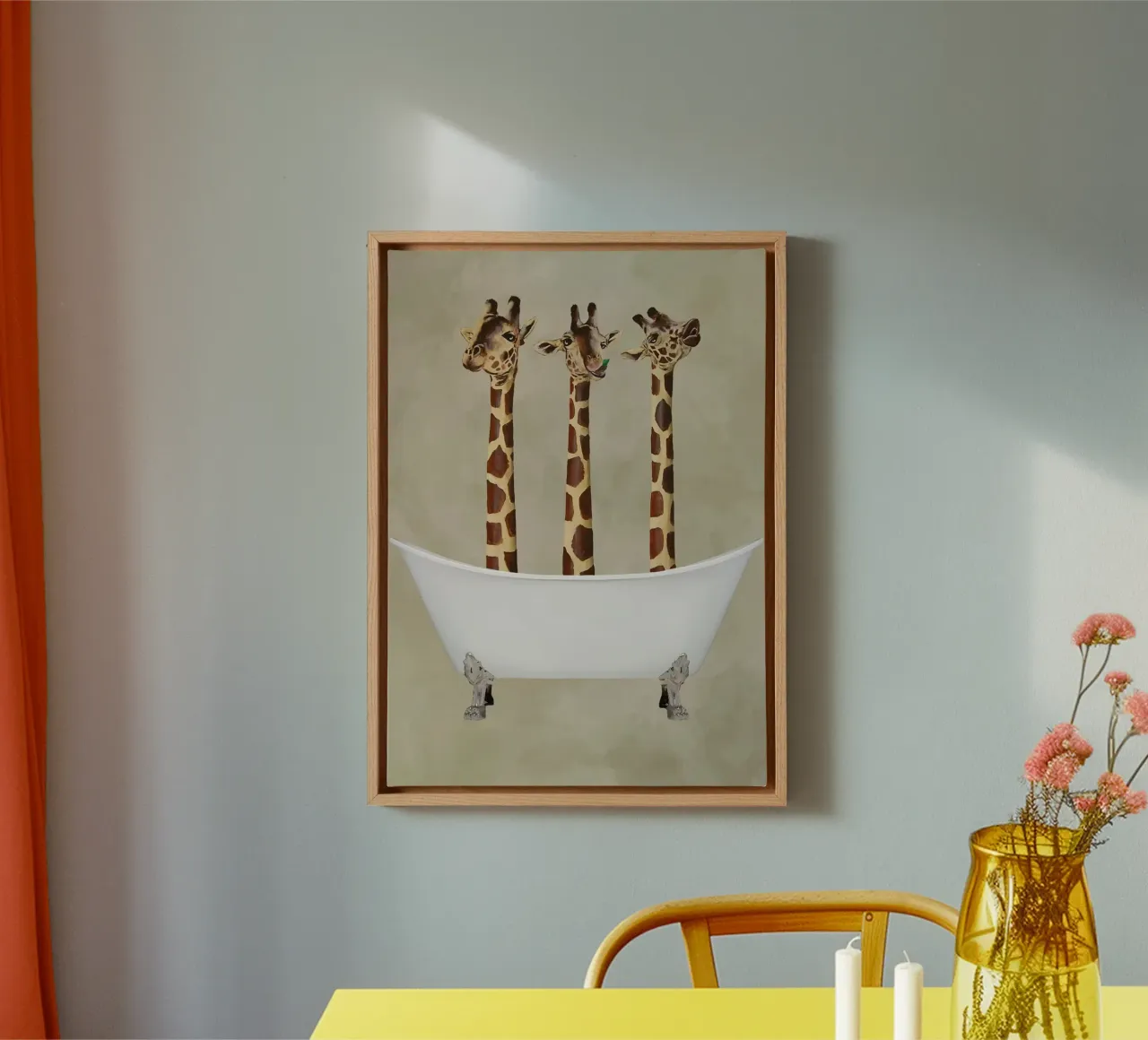 Coco De Paris - Giraffe nella vasca da bagno tela con Cornice a cassetta da muench benjamin