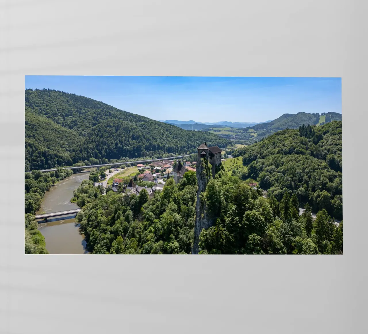 Vista aerea del castello di Orava in Slovacchia pellicola backlit da anderm