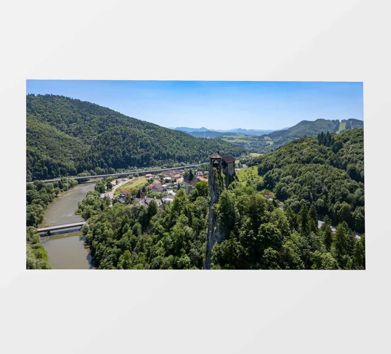 Vista aerea del castello di Orava in Slovacchia pellicola backlit da anderm