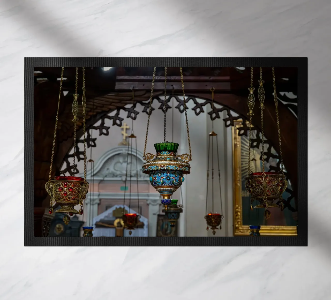 Appendere le decorazioni in una chiesa ortodossa zerbino da anderm