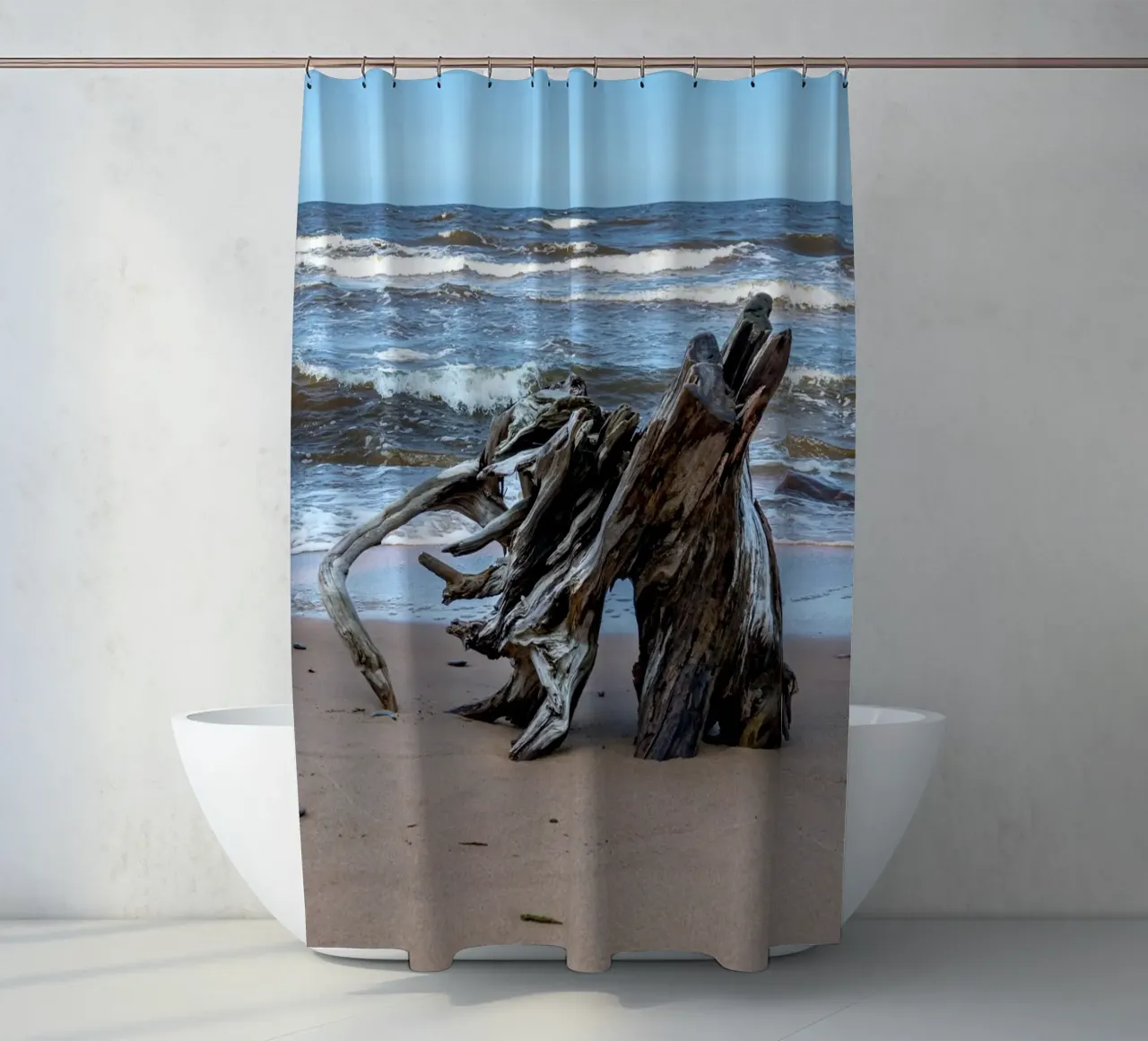 Tronco d'albero in riva al mare tenda da doccia da anderm