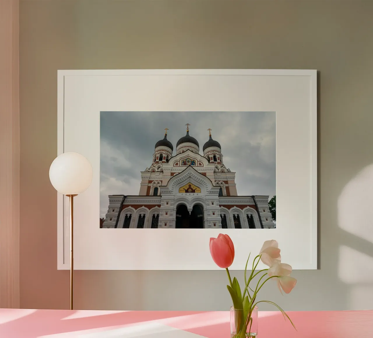 Cattedrale ortodossa Alexander Nevski a Tallin, Estonia poster con telaio in alluminio da anderm