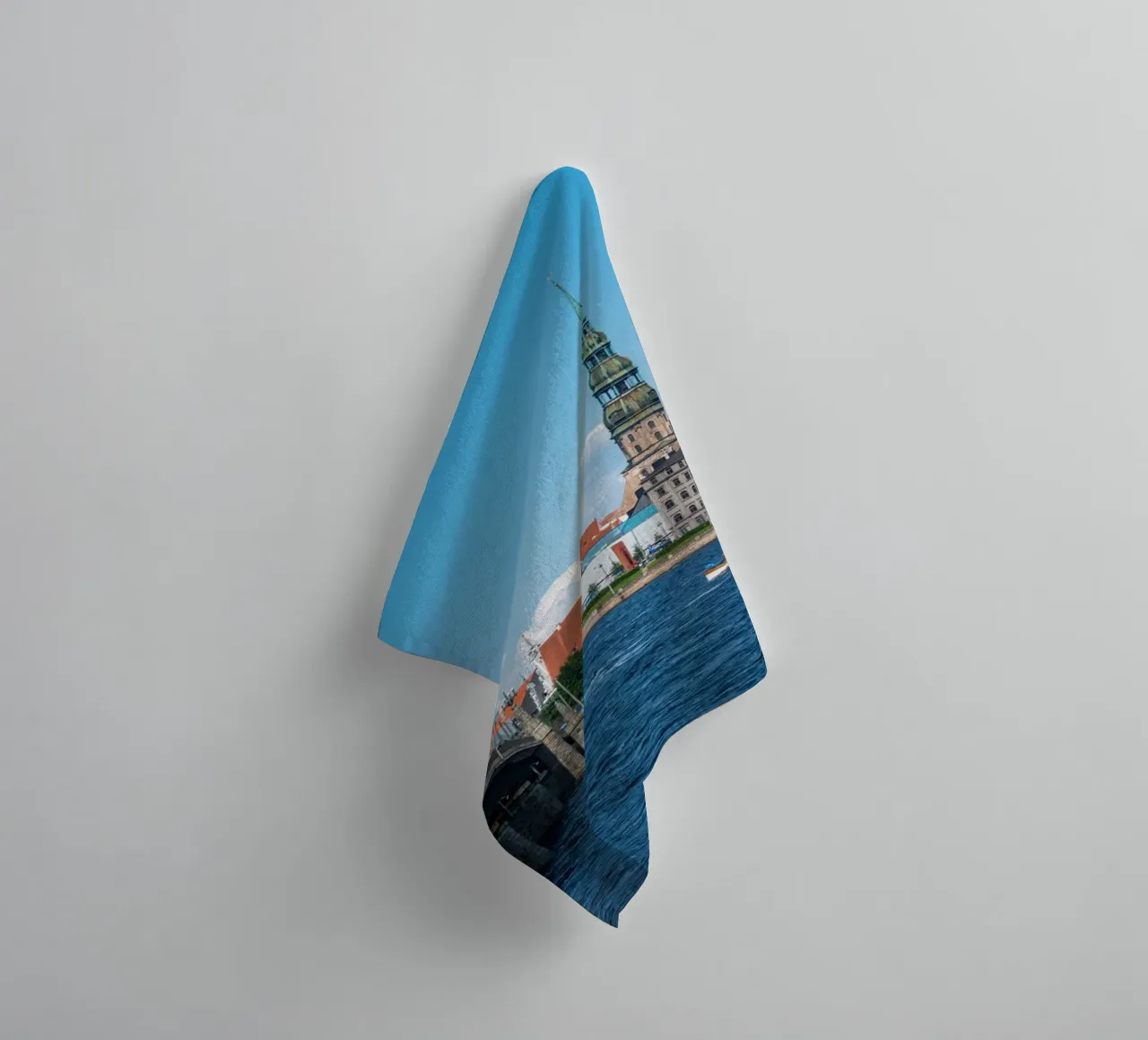 Vue de Riga, capitale de la Lettonie serviette de bain de anderm