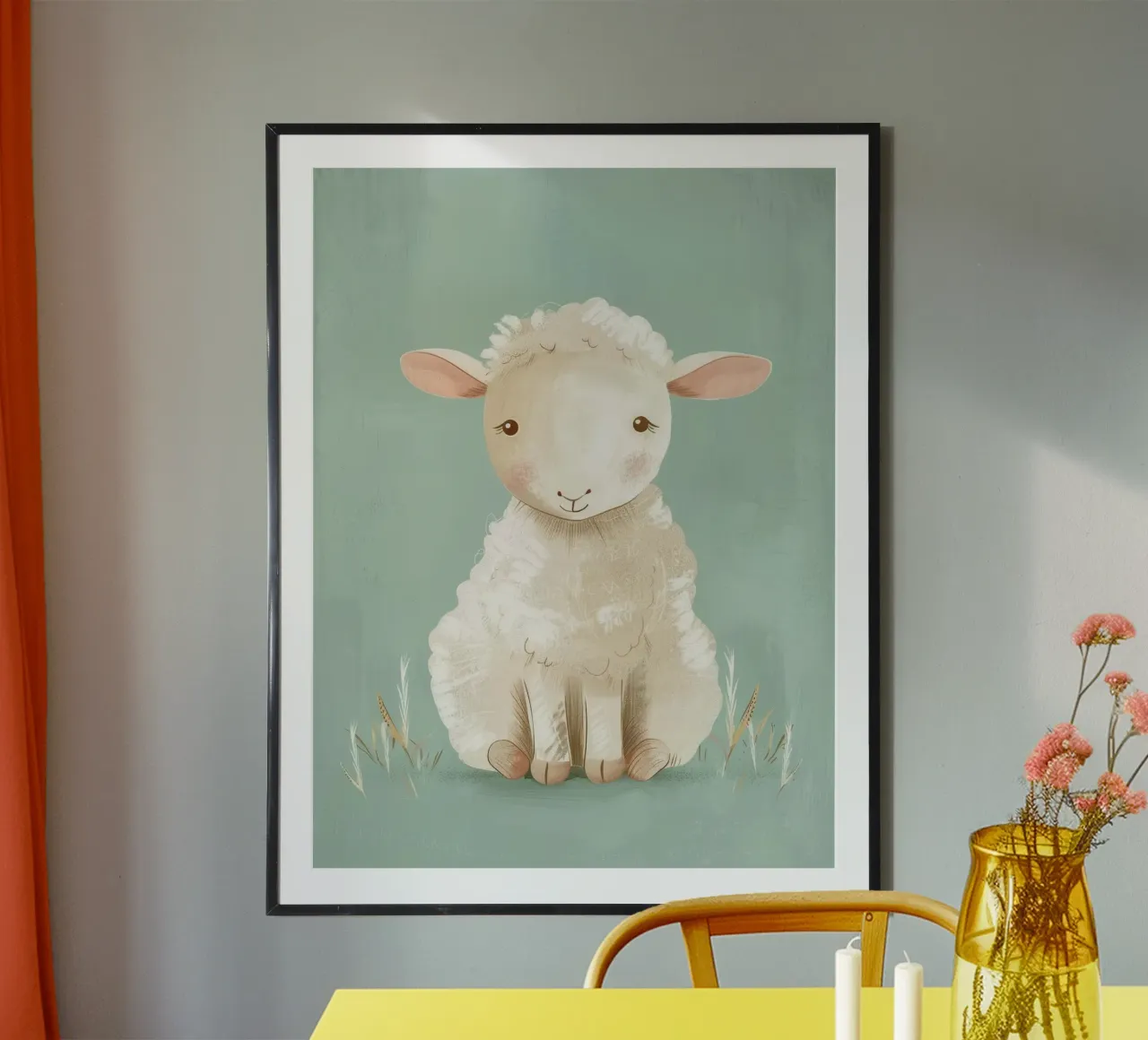 Ovejas de dibujos animados lindo sentado en un fondo verde con hierba poster de DesignDoodle