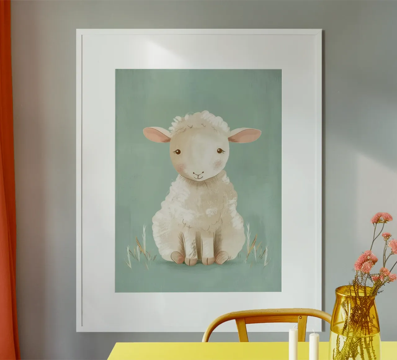 Ovejas de dibujos animados lindo sentado en un fondo verde con hierba poster de DesignDoodle