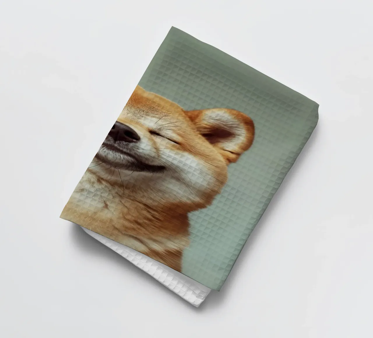 Shiba Inu felice con gli occhi chiusi e il cuore rilassato canovaccio da cucina da DesignDoodle