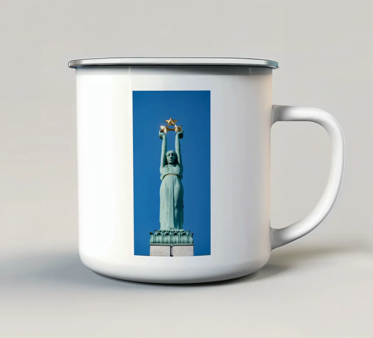Statua della libertà a Riga, Lettonia tazza in smalto da anderm