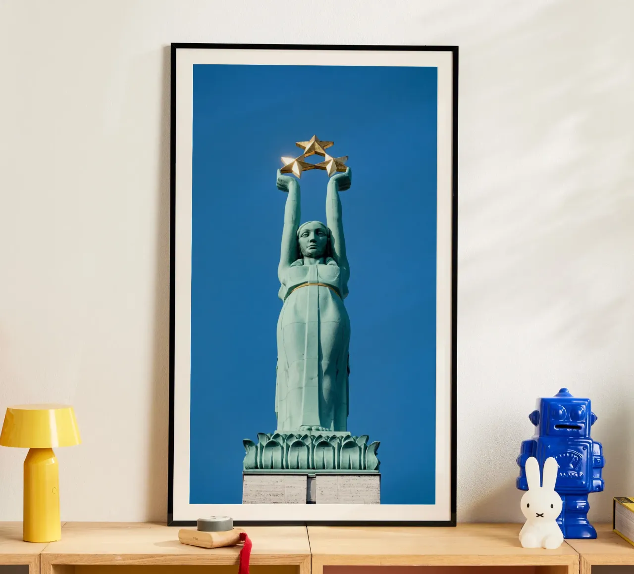 Statua della libertà a Riga, Lettonia poster da anderm