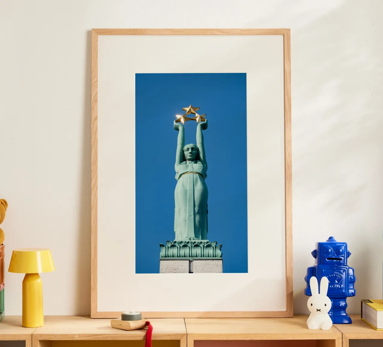 Statua della libertà a Riga, Lettonia poster da anderm