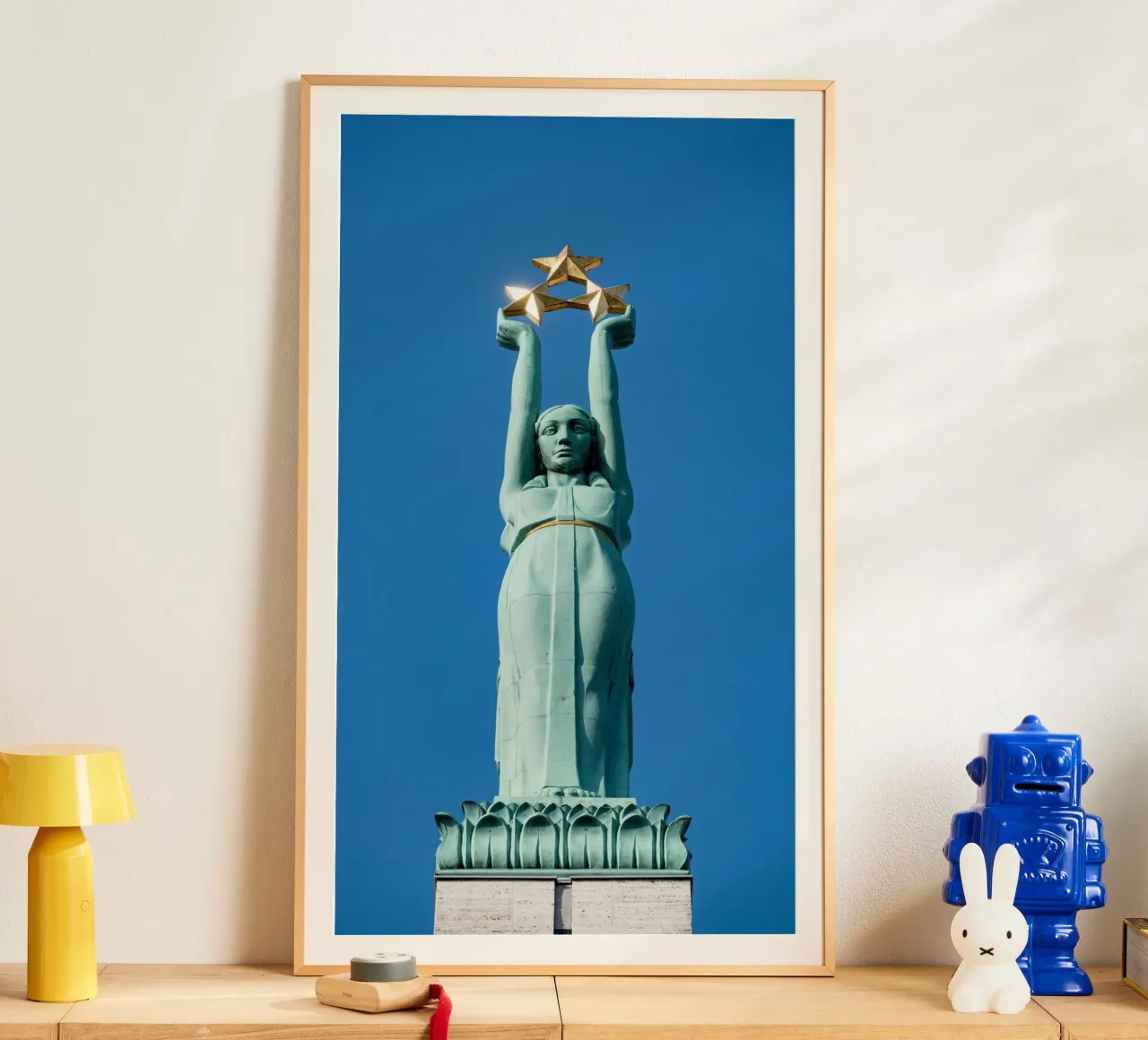 Statua della libertà a Riga, Lettonia poster da anderm
