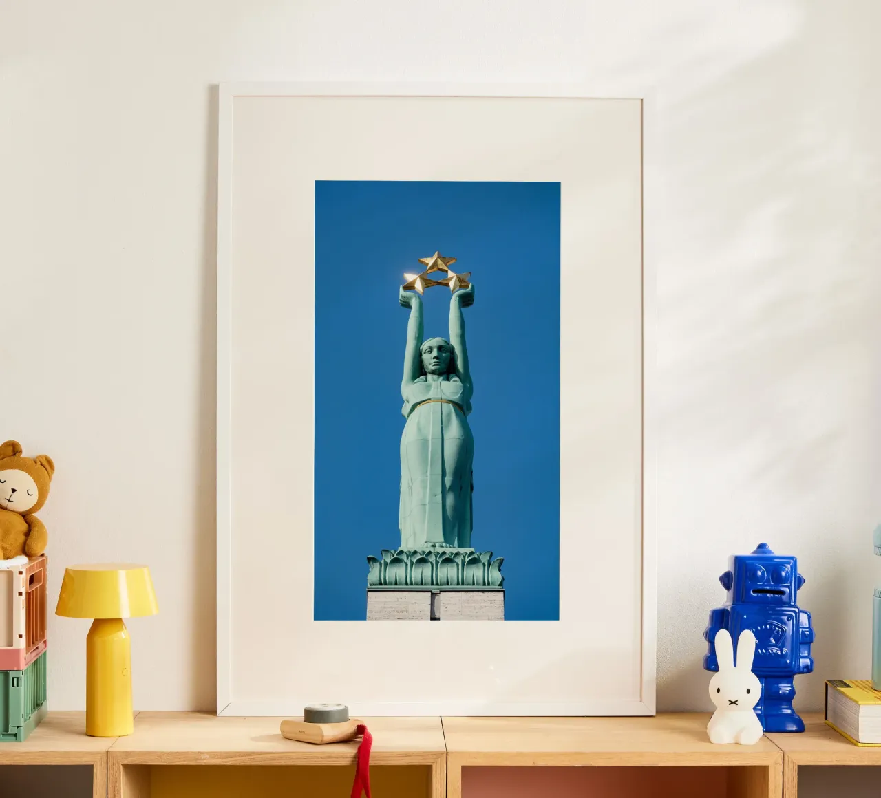 Statua della libertà a Riga, Lettonia poster da anderm