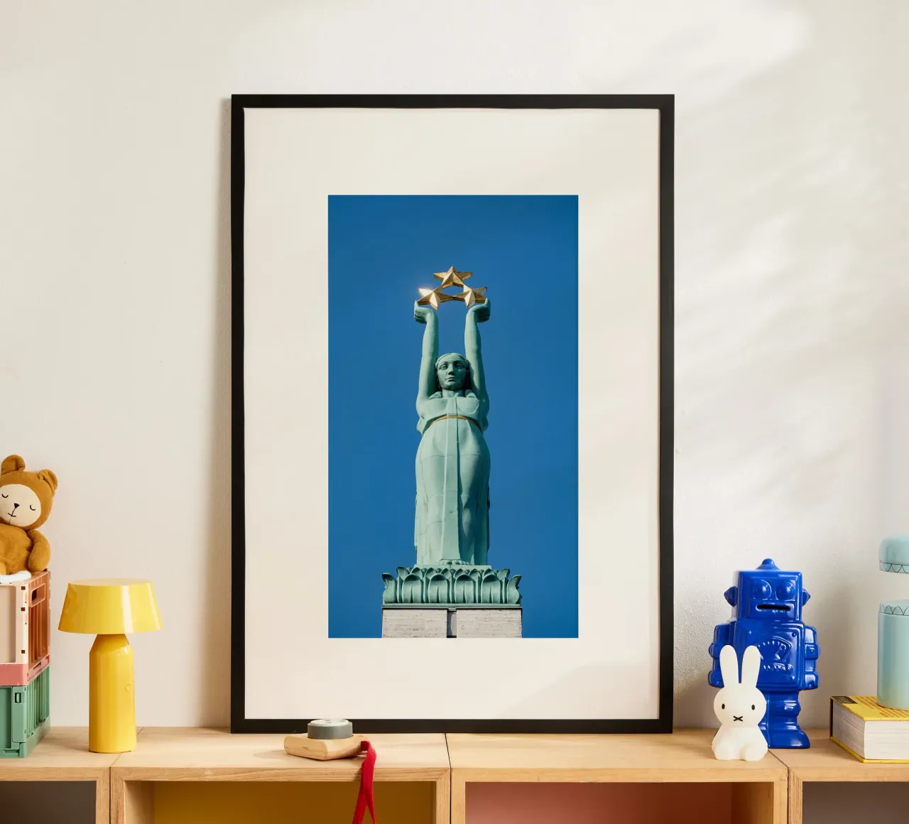 Statua della libertà a Riga, Lettonia poster da anderm