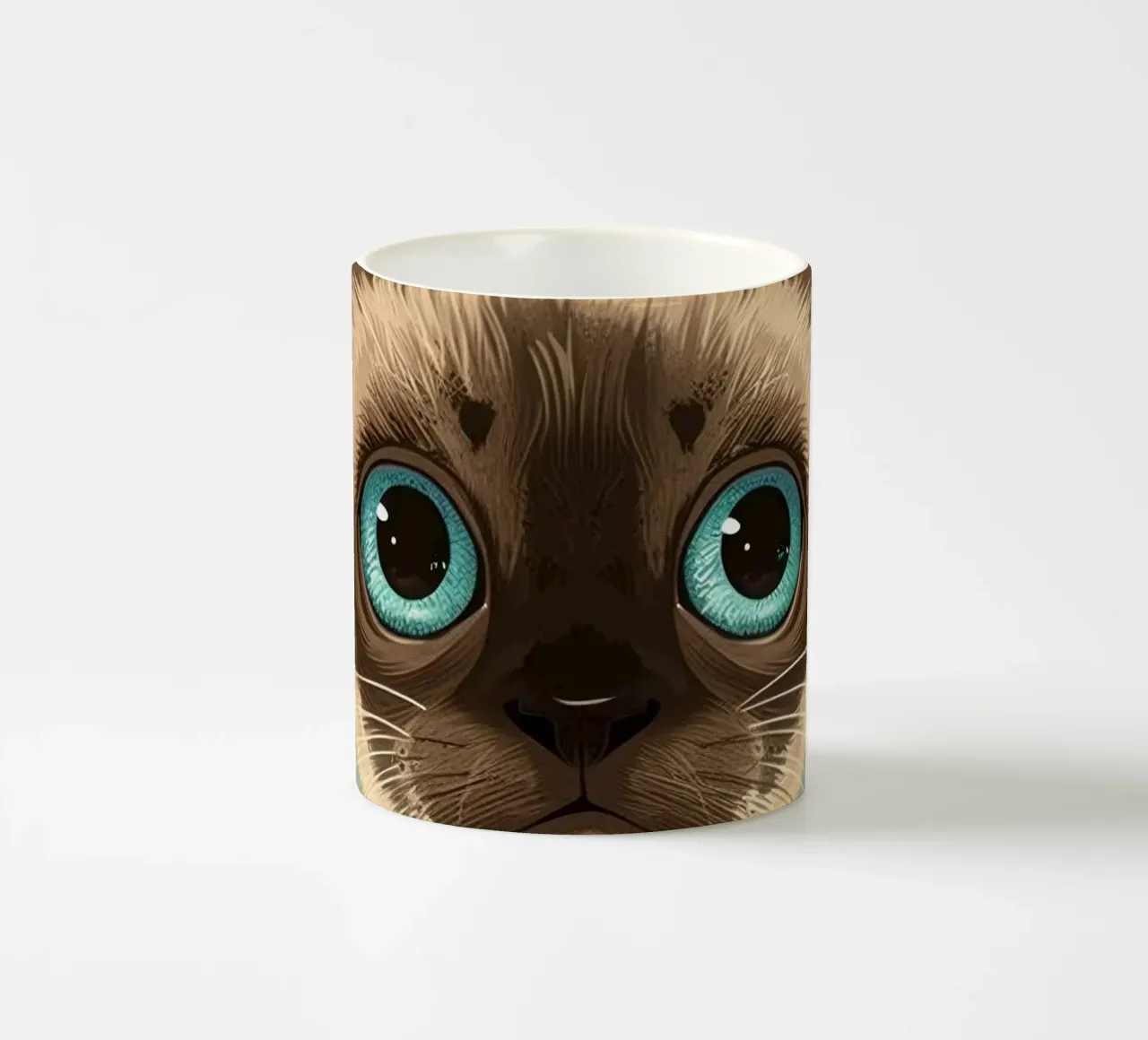 Liebenswerte Siamkatze mit großen blauen Augen und ausdrucksstarkem Keramik Tasse von DesignDoodle
