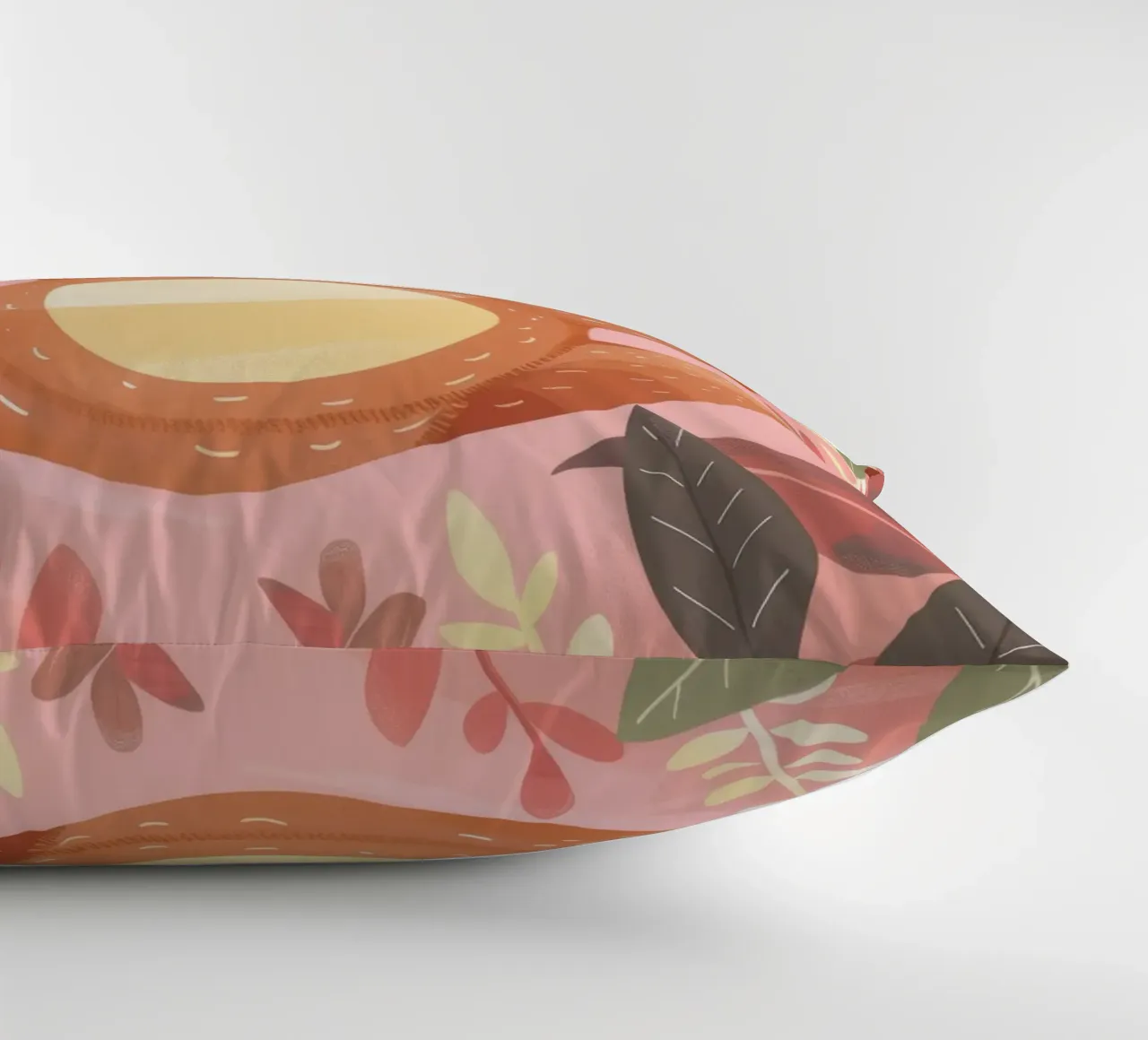 Bradipo appeso a un ramo in un ambiente tropicale con colore cuscino da DesignDoodle